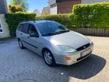 Ford Focus 1.6 Ghia Ghia - Ford Focus aus 2000: Ghia