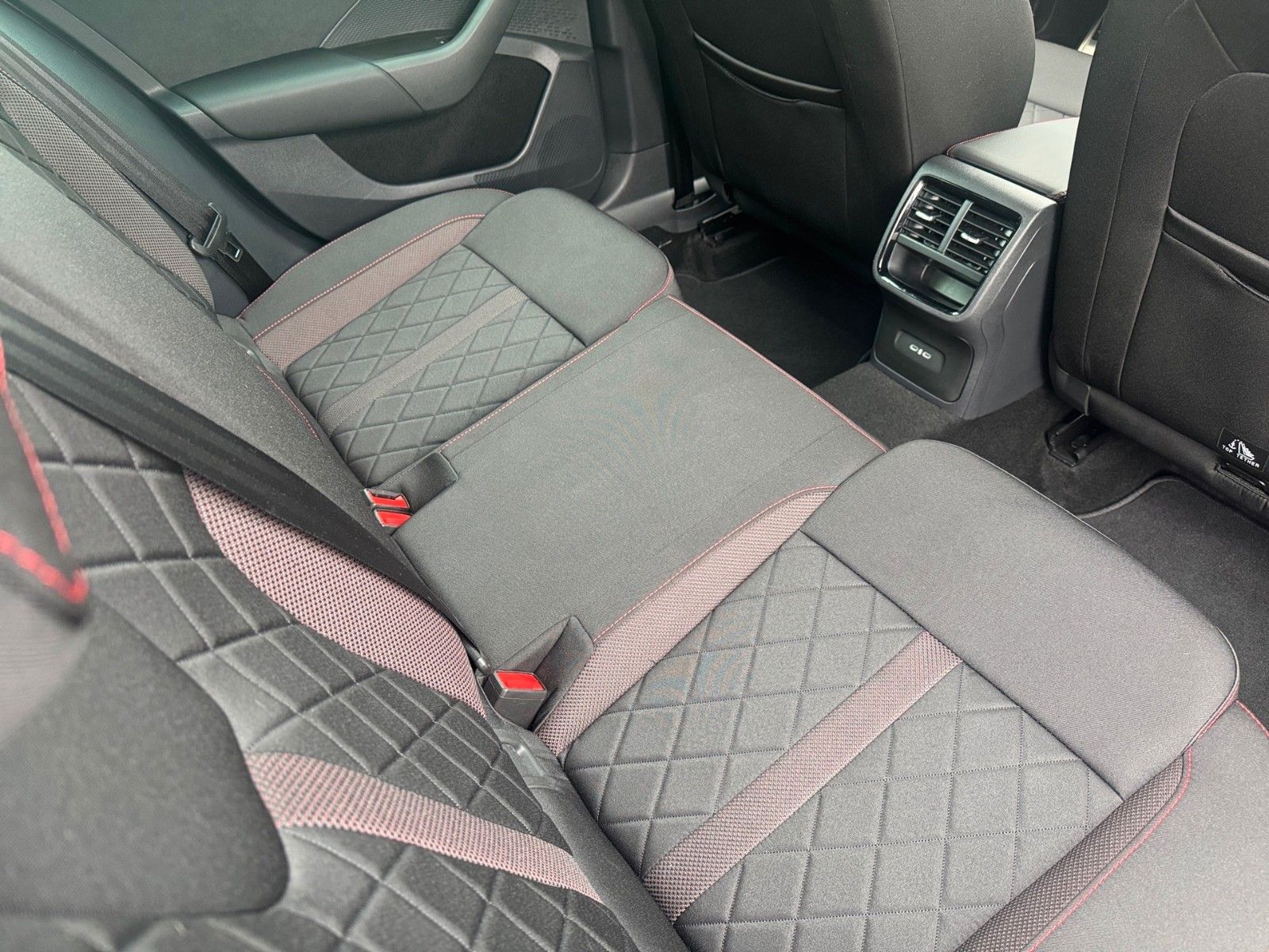 Fahrzeugabbildung SKODA Octavia RS Combi 2.0 TSI