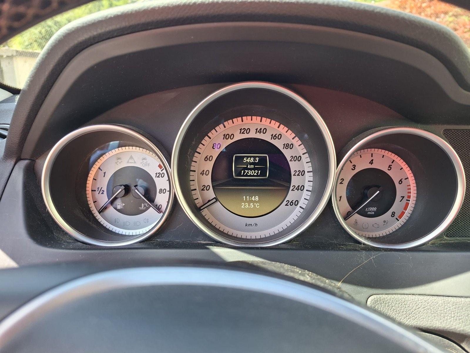 Mercedes-Benz C180 2012 — interior