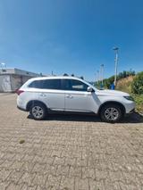 Mitsubishi Outlander 2.0 MIVEC Diamant ClearTec 2WD Diamant - Mitsubishi Outlander von privat