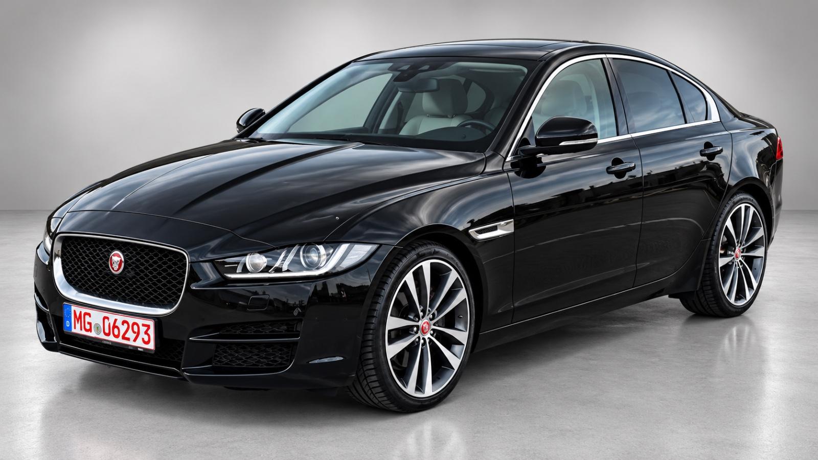 Jaguar XE 2.0d Portfolio*Pano*Kamera*Automatic*Leder