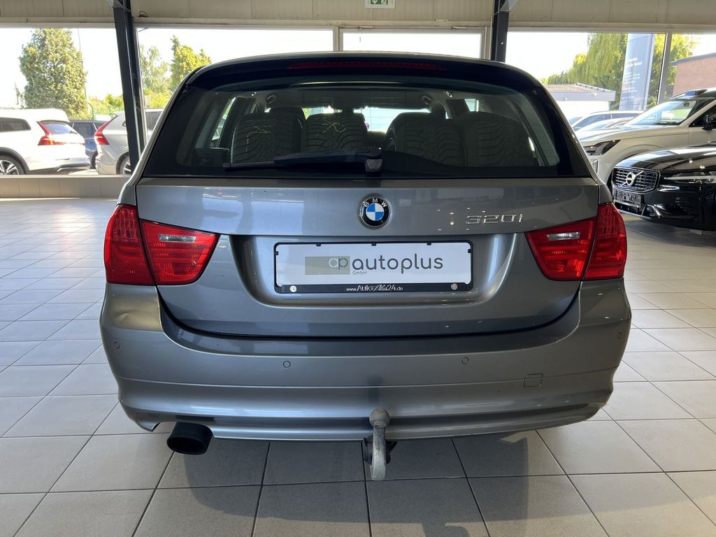 BMW 320 i Touring AHK *KEIN VERKAUF AN PRIVAT*