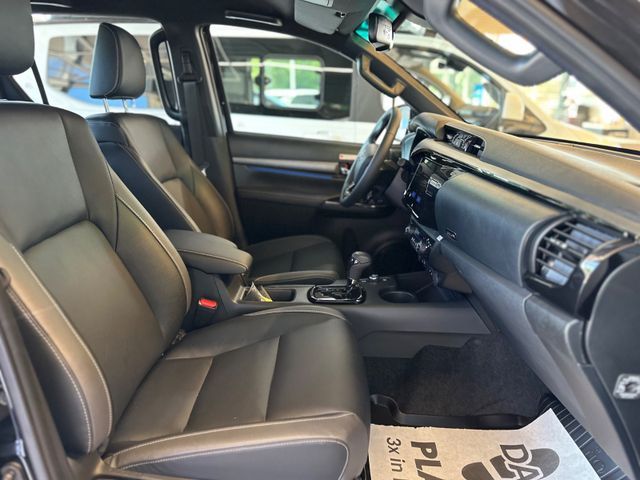 Toyota Hilux Double Cab Invincible 4×4 *SOFORT*