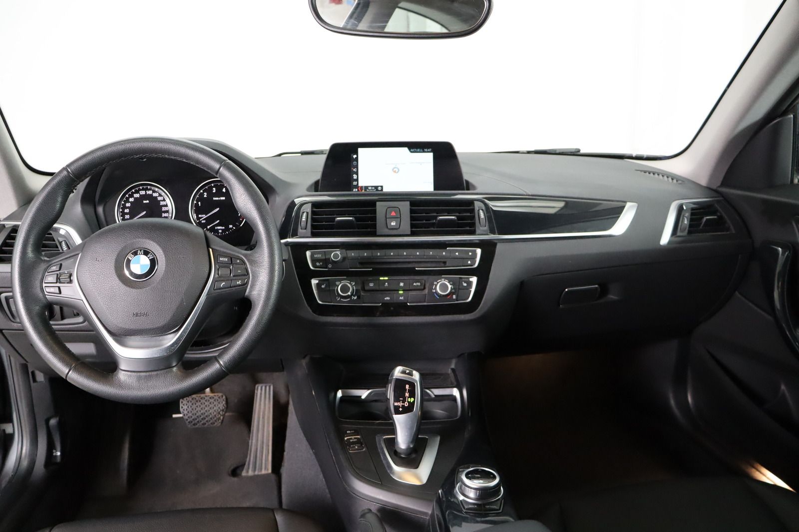 Fahrzeugabbildung BMW 125 i * LED * Keyless * Navi * Sitzhzg. * PDC