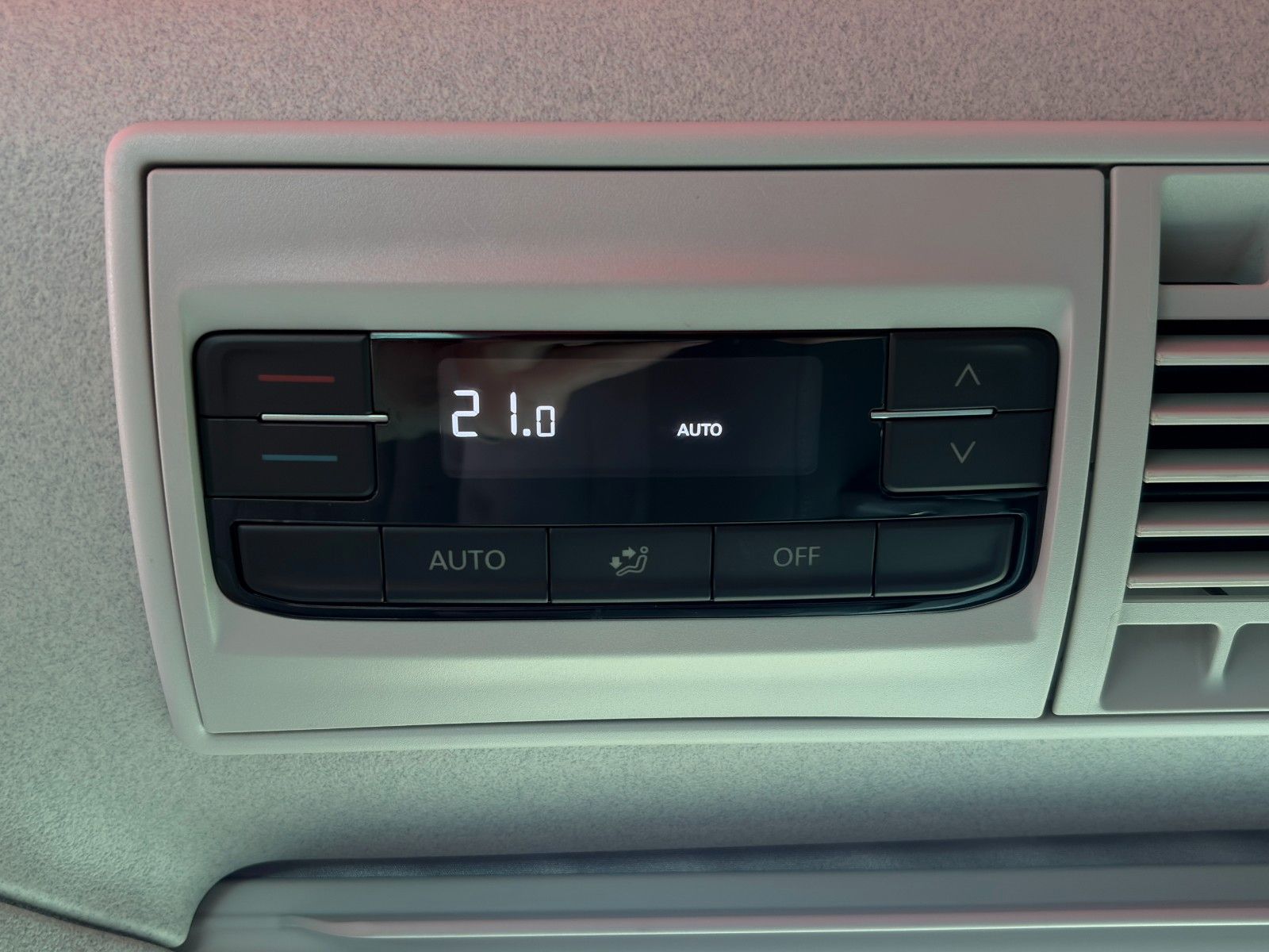 Fahrzeugabbildung Volkswagen T6.1 California Ocean 2.0 TDI Hub Küche Markise