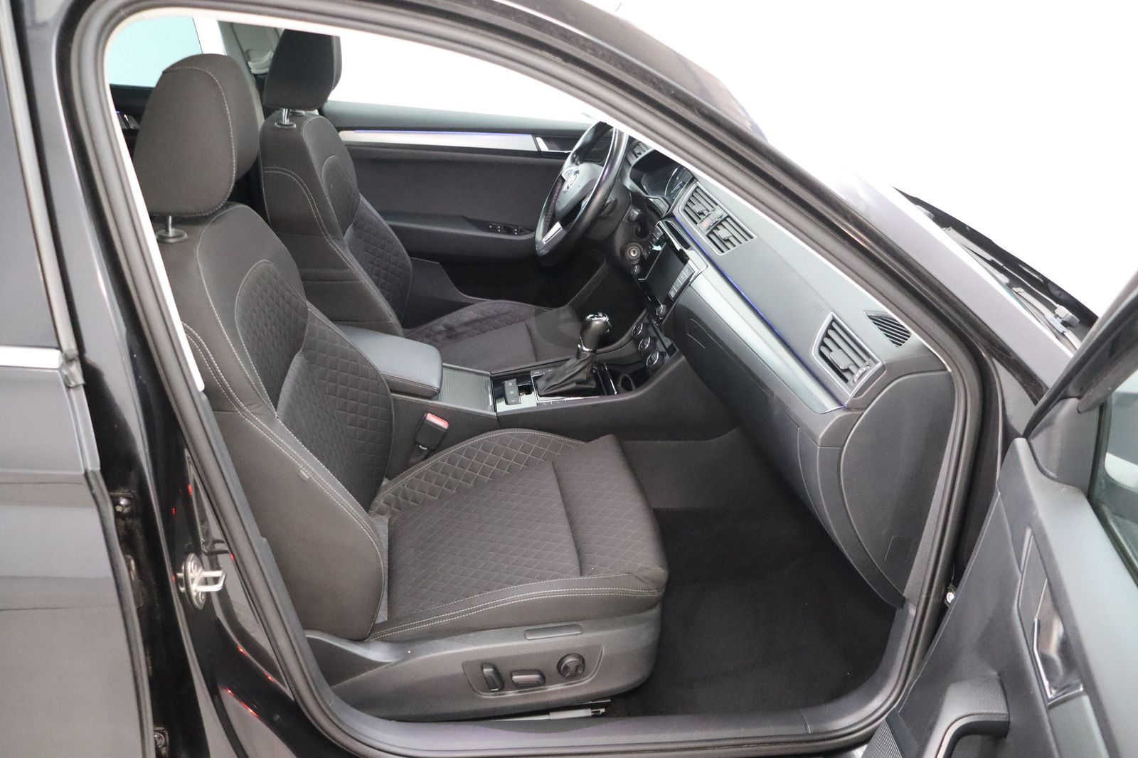 Fahrzeugabbildung SKODA Superb III Style 2.0 TDI DSG 1. Hand * Memory *