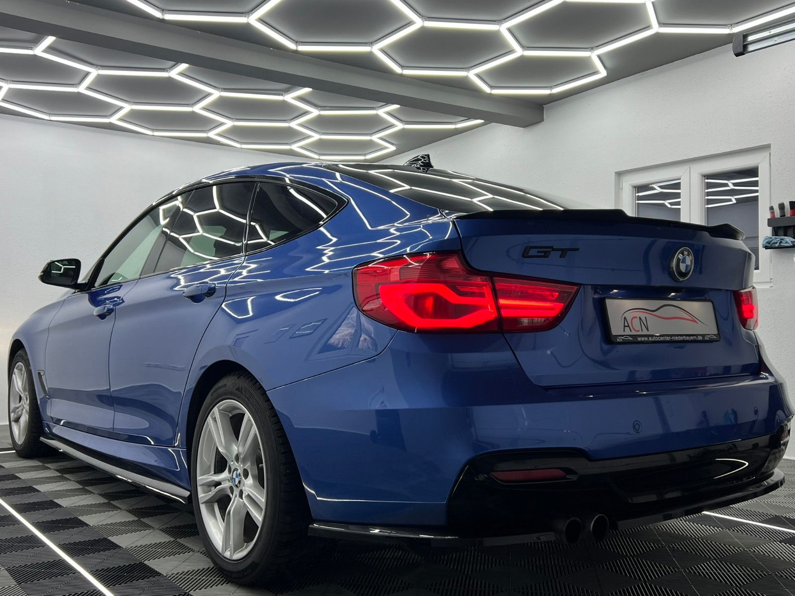 Fahrzeugabbildung BMW 330 i xDrive GT M SPORT/LED/NAVI PROF/AHK/DE FZG