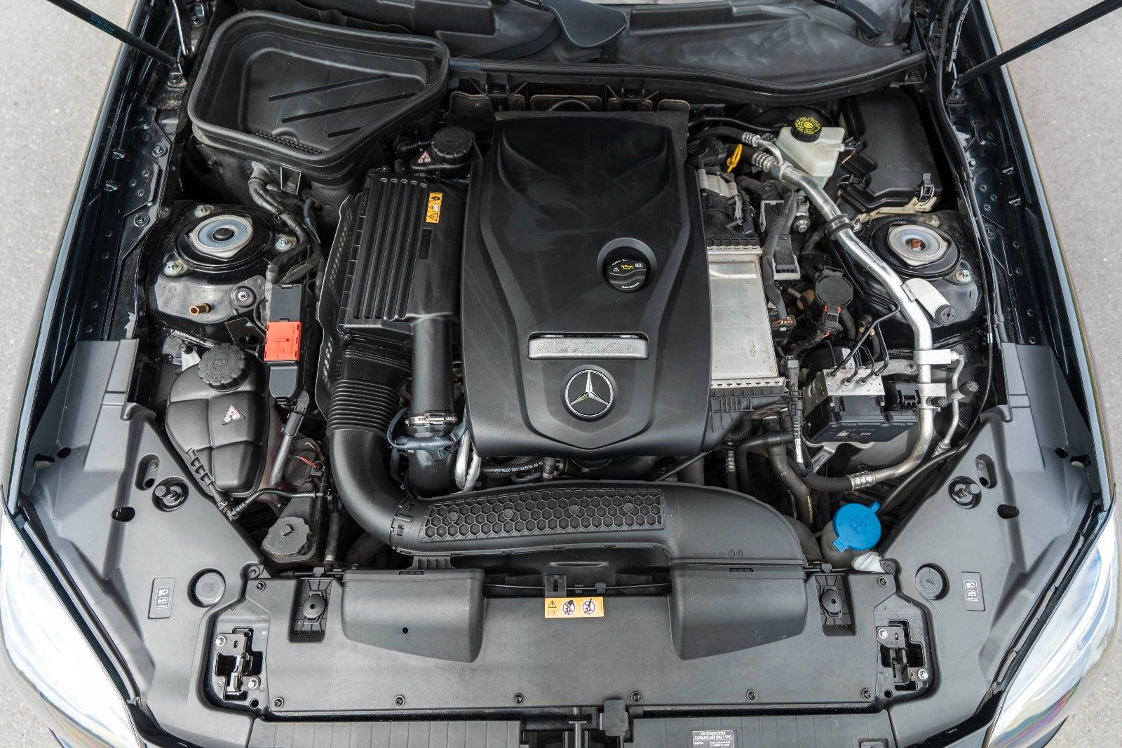 Fahrzeugabbildung Mercedes-Benz SLC 300 AMG Roadster H&K TOTW LED KAM NAV