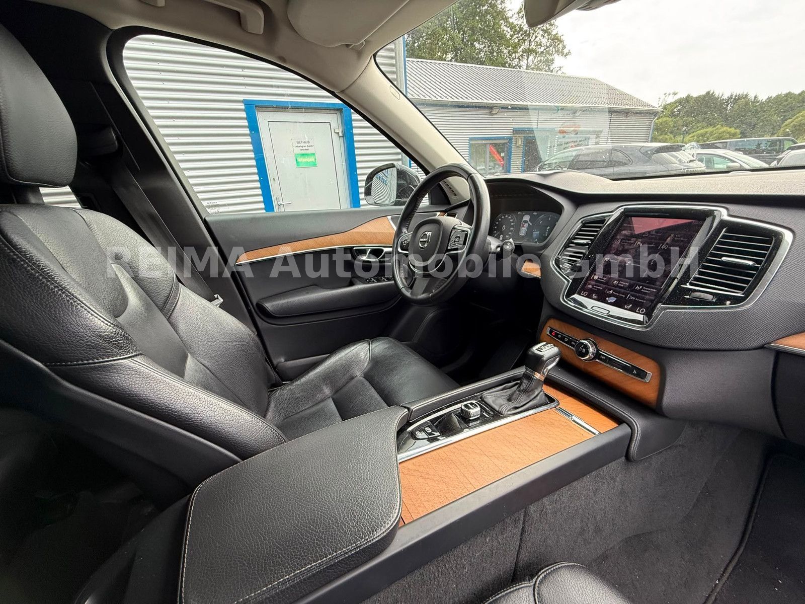 Fahrzeugabbildung Volvo XC 90 2,0 D Momentum AWD, 7 Sitzer, ACC