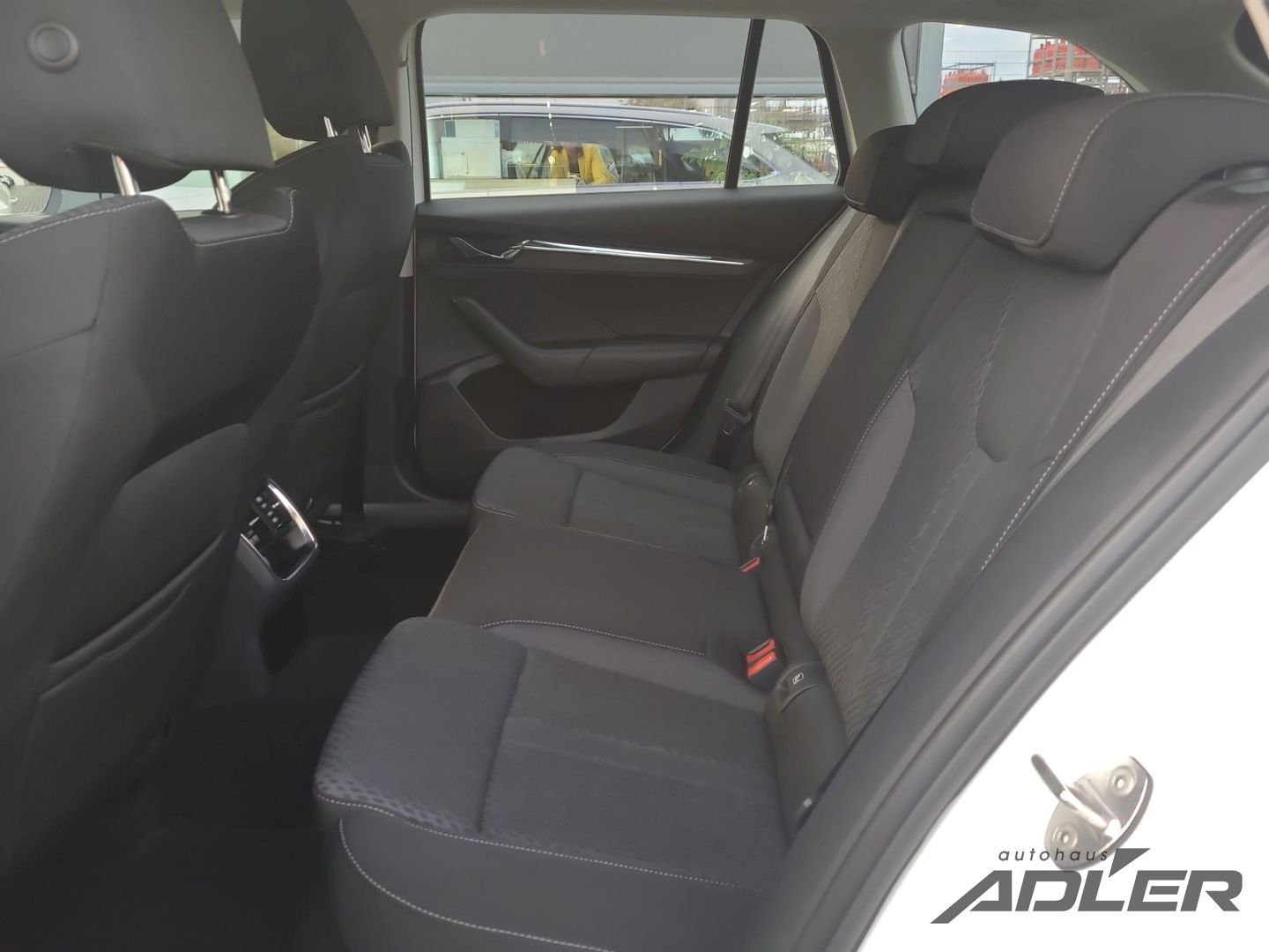 Skoda Octavia Combi 2,0 TDI DSG Style Headup Navi el H foto 12