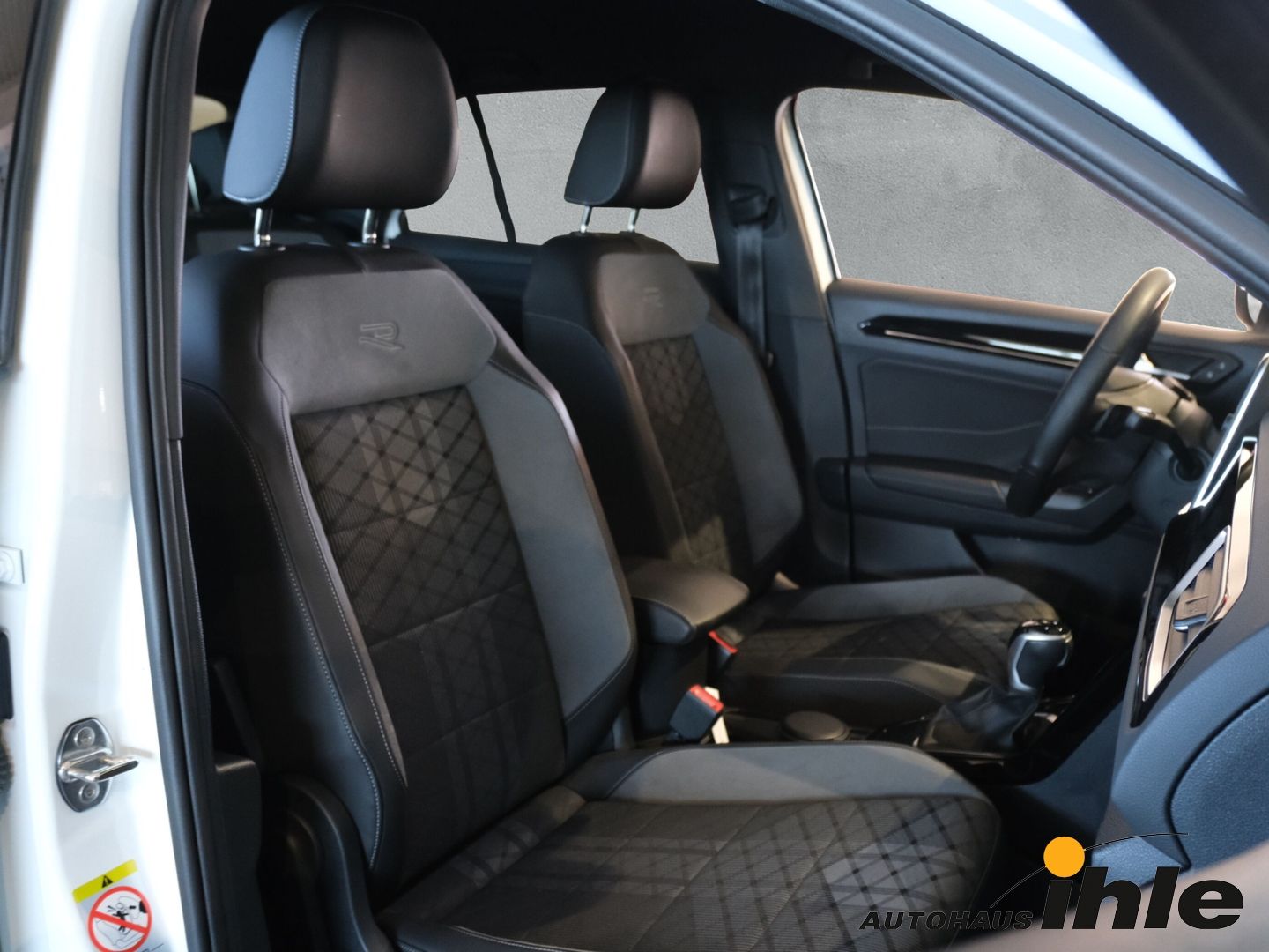 Volkswagen T-Roc R-Line 1,5 TSI DSG AHK R-FAHRKAMERA SIDE-A foto 4