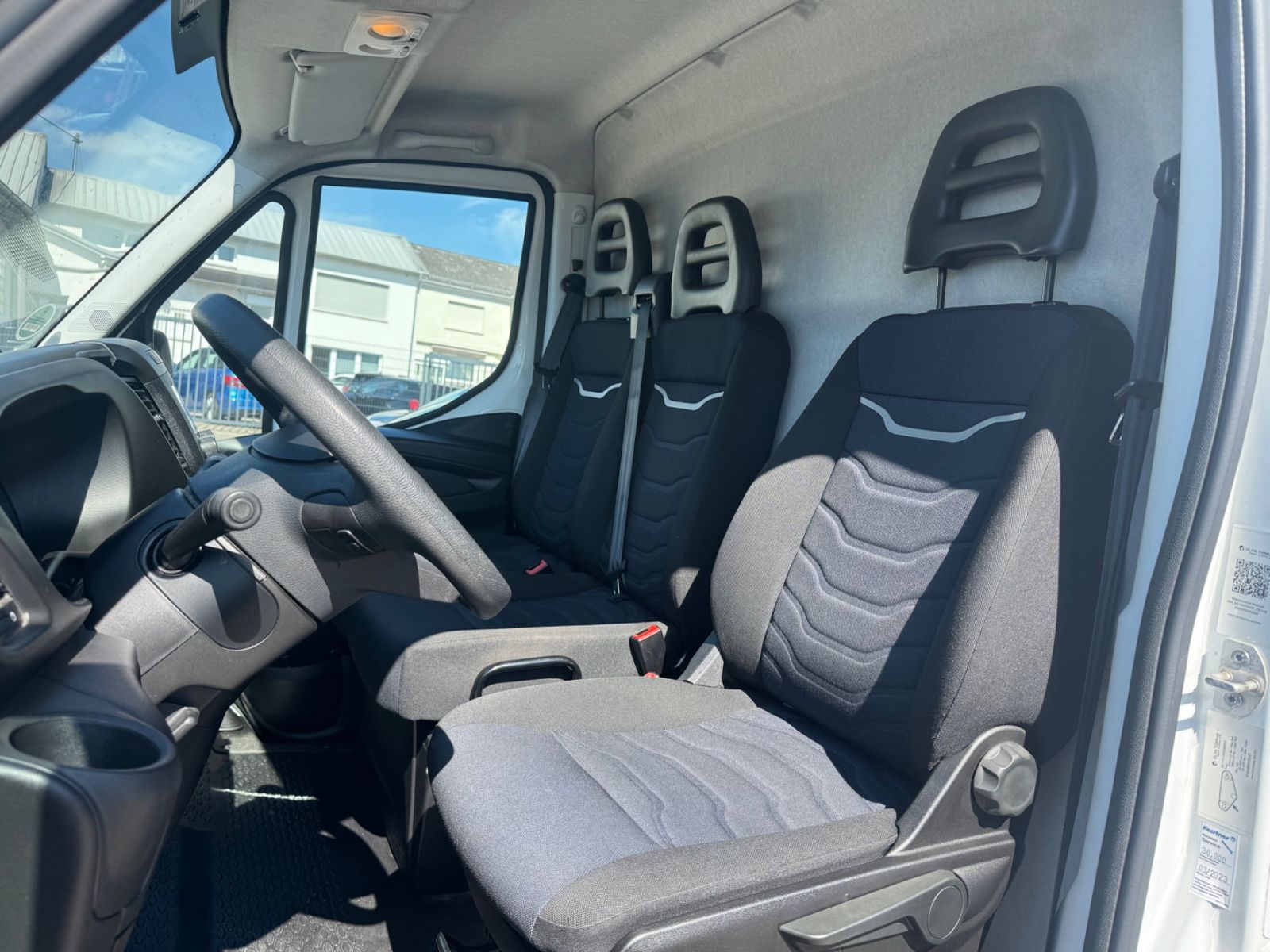 Fahrzeugabbildung Iveco Daily Kasten HKa 35 S ... V Radstand 3520 L/3-SI
