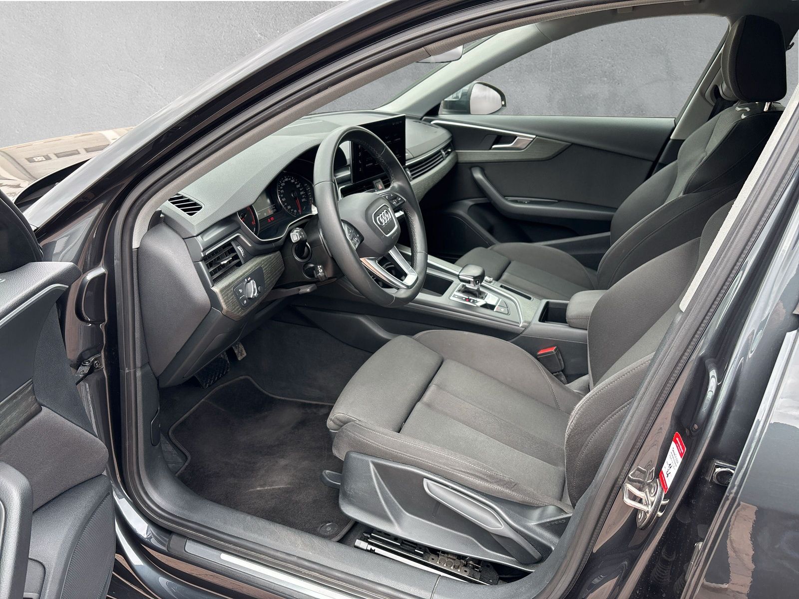 Fahrzeugabbildung Audi A4 Avant (8WD)(05.2019->) 35 TDI advanced