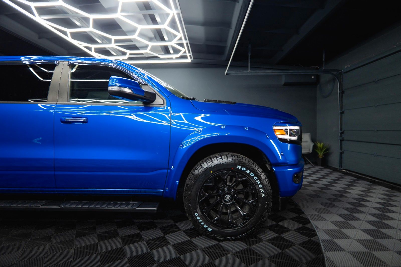 Fahrzeugabbildung Dodge RAM 5.7 V8 HEMI 4x4 OFFROAD Night Limited 19%