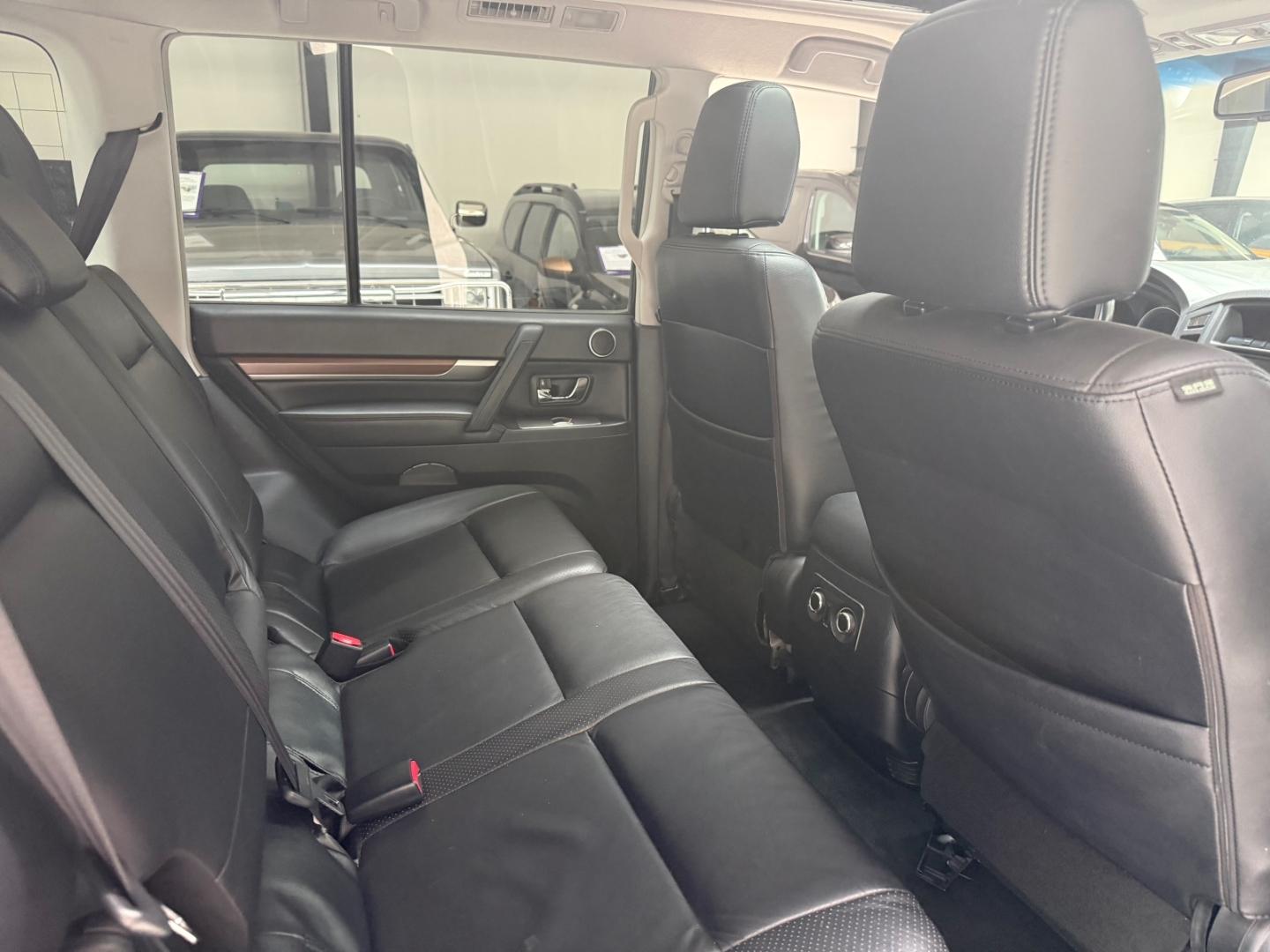 Mitsubishi Pajero IV 3.2 DI-D Instyle 170 ch – BVA - toit ouvrant – 4x4 – 158 666 km