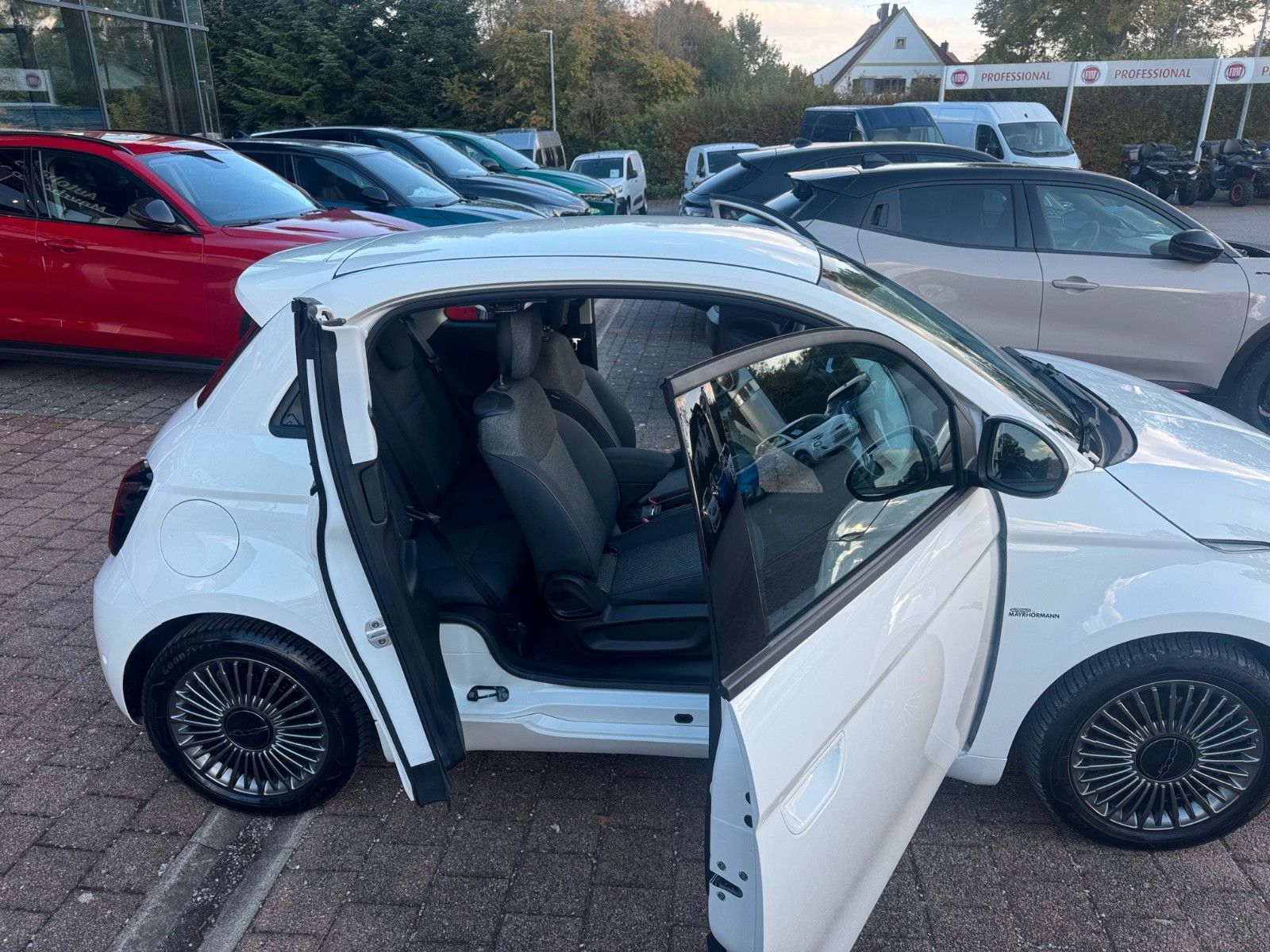 Fahrzeugabbildung Fiat 500e 3+1 Icon Navi Sitzheizung Kamera Tempomat