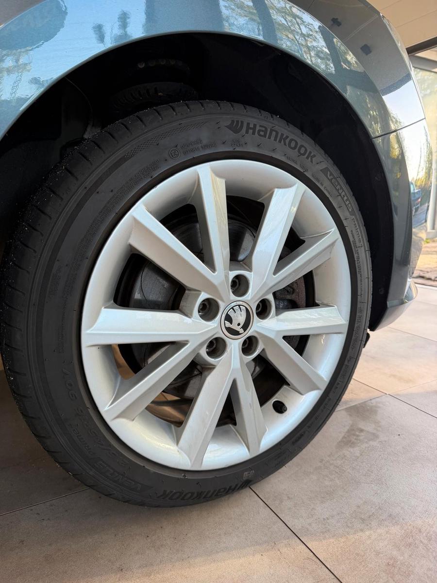 Skoda Fabia Joy*Autom.*Tempo*NAVI*8-fach bereift