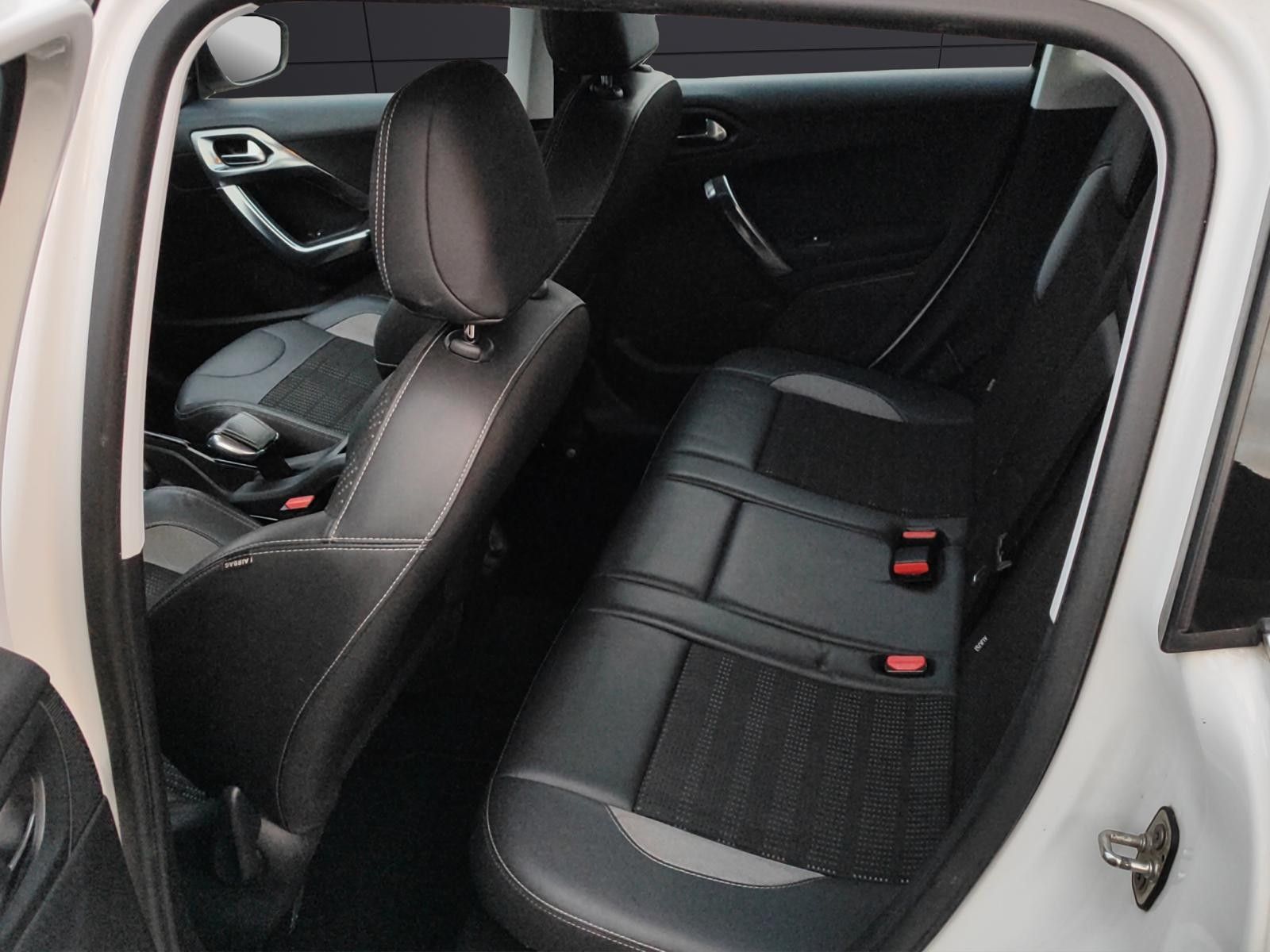 Fahrzeugabbildung Peugeot 2008 Allure*Automatik*Navi*Blth*LED*