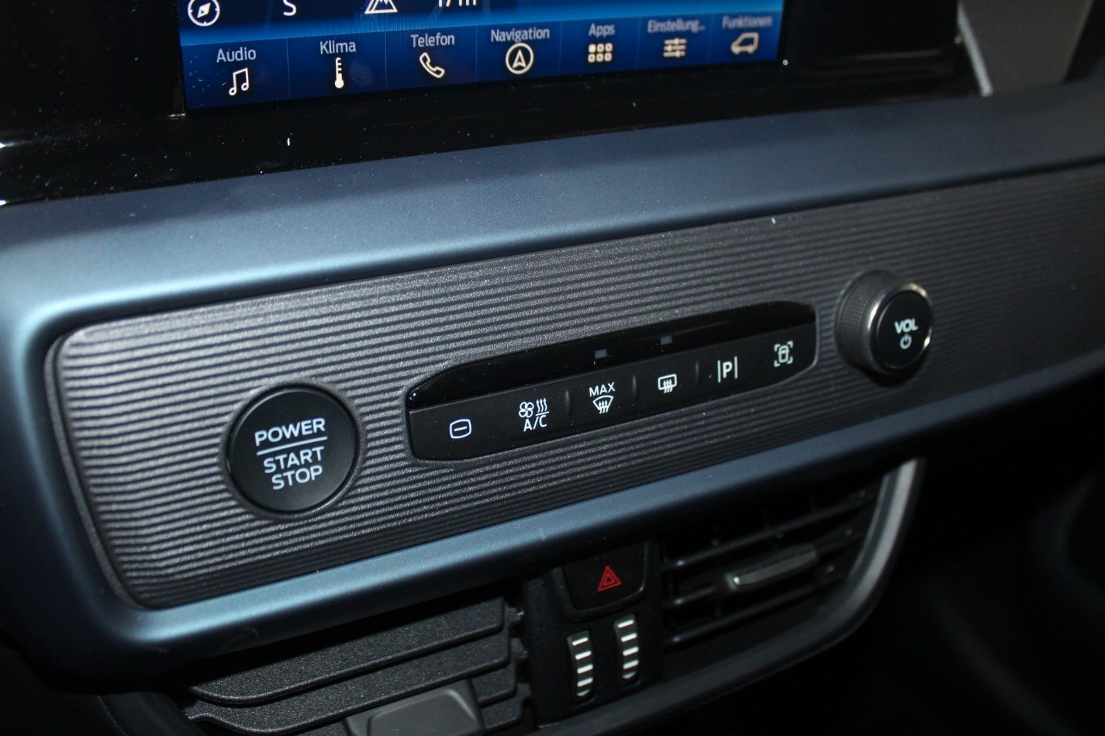 Fahrzeugabbildung Ford Tourneo Courier ACTIVE Winter + FahrerAssistPak3