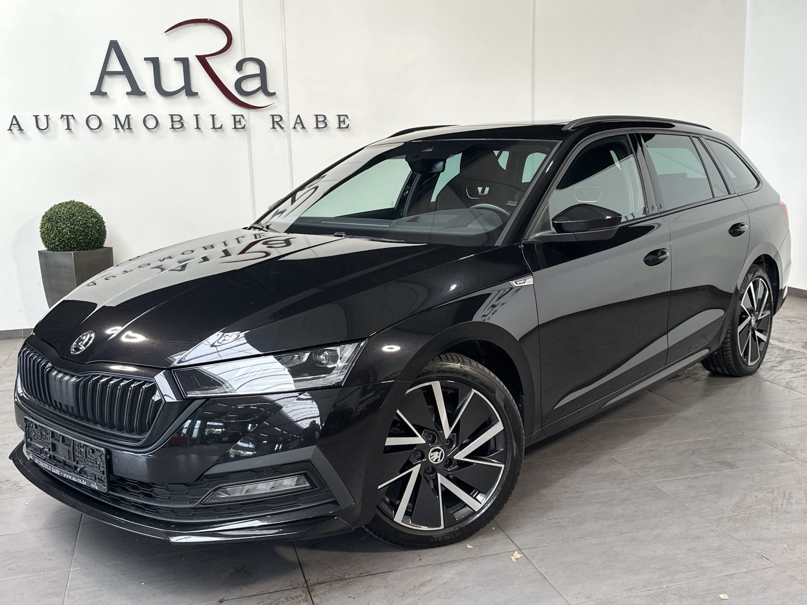 Fahrzeugabbildung SKODA Octavia Combi Sportline NAV+LED+ACC+PANO+HEAD-UP