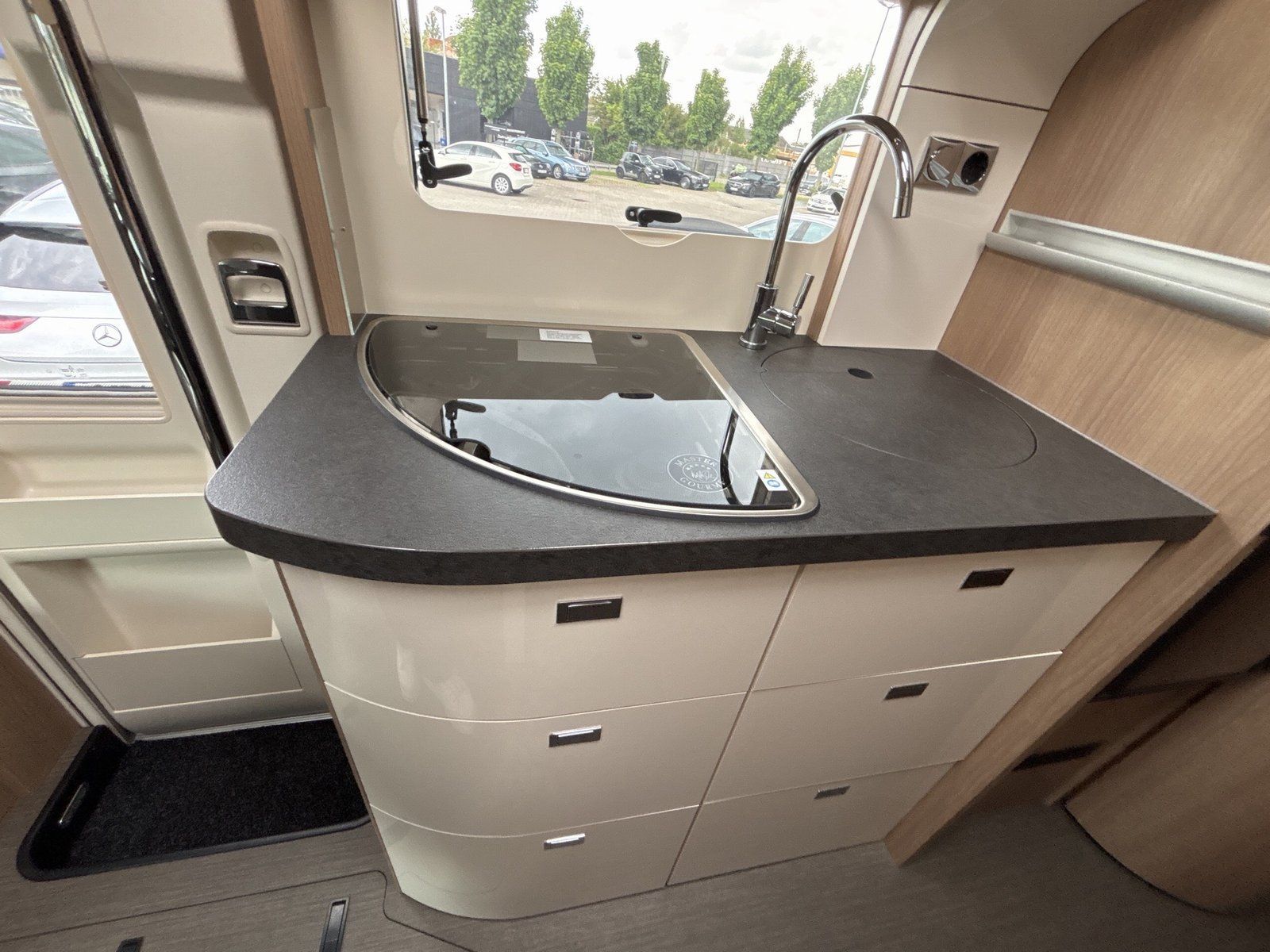 Fahrzeugabbildung Carthago C-Tourer T 143 LE Sprinter 417 CDI DISTRO LED TV