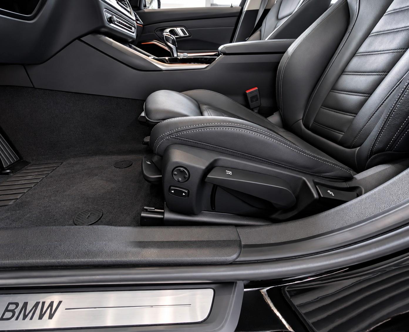 BMW 330d xDrive SAG LUXURY LEDER VIRTUAL  PANO LED