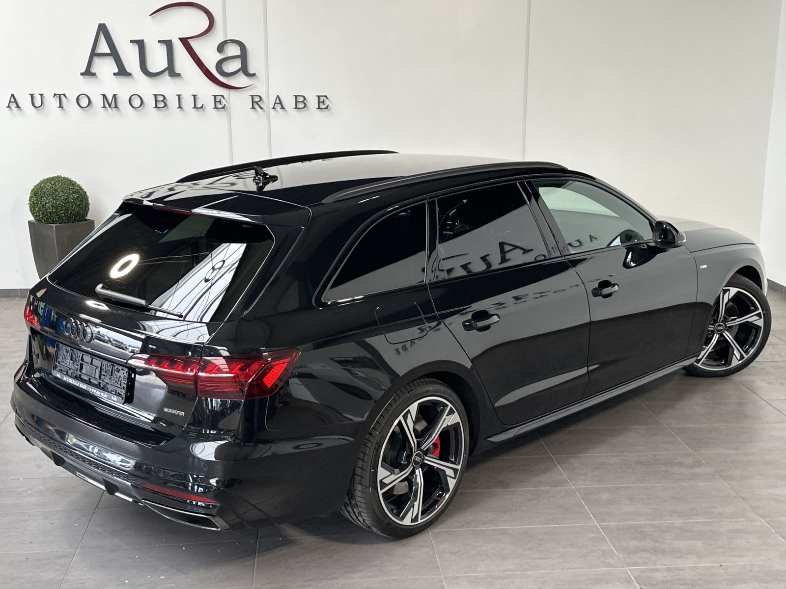 Fahrzeugabbildung Audi A4 Avant 45 TFSI Qu S-Line Black NAV+MATRIX+ACC