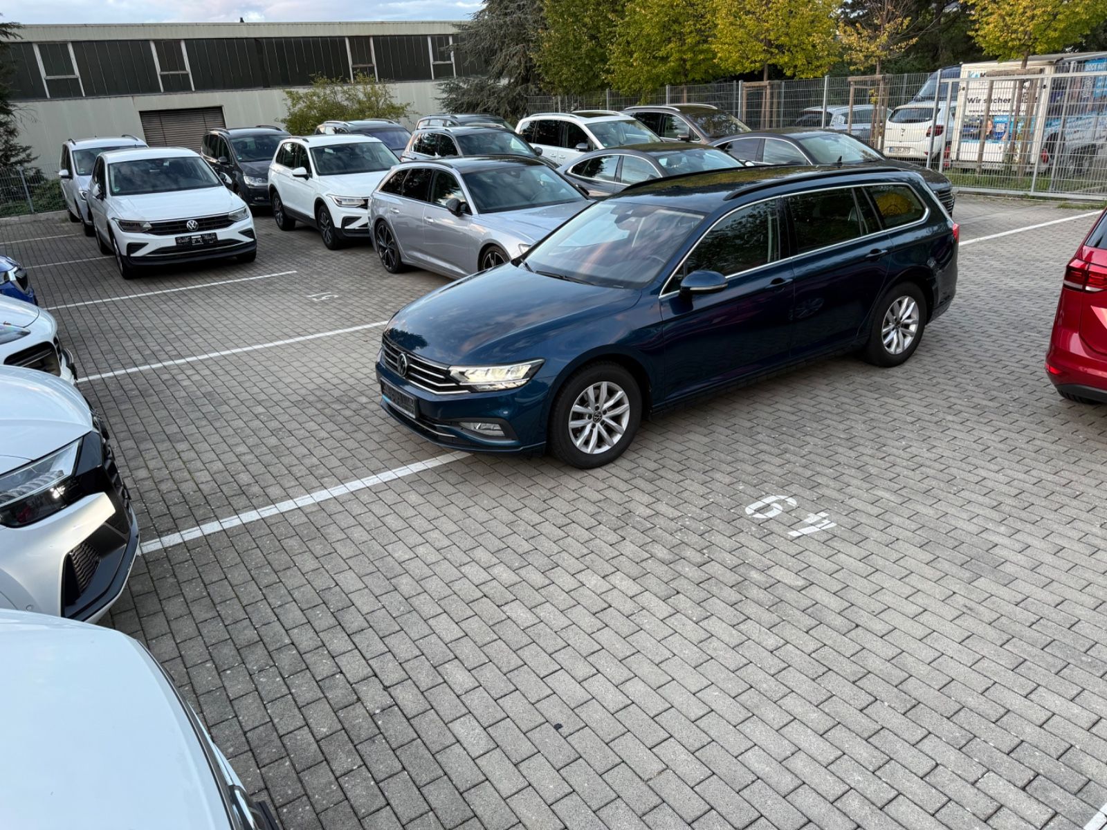Volkswagen Passat Var Business 2.0 TDI*DSG*ACC*AHK*Spur*LED imagem 2