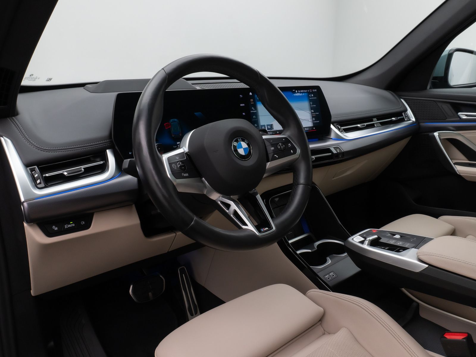Fahrzeugabbildung BMW X1 xD23d M Sport Panorama 360°HUD DAB AHK 19Zoll