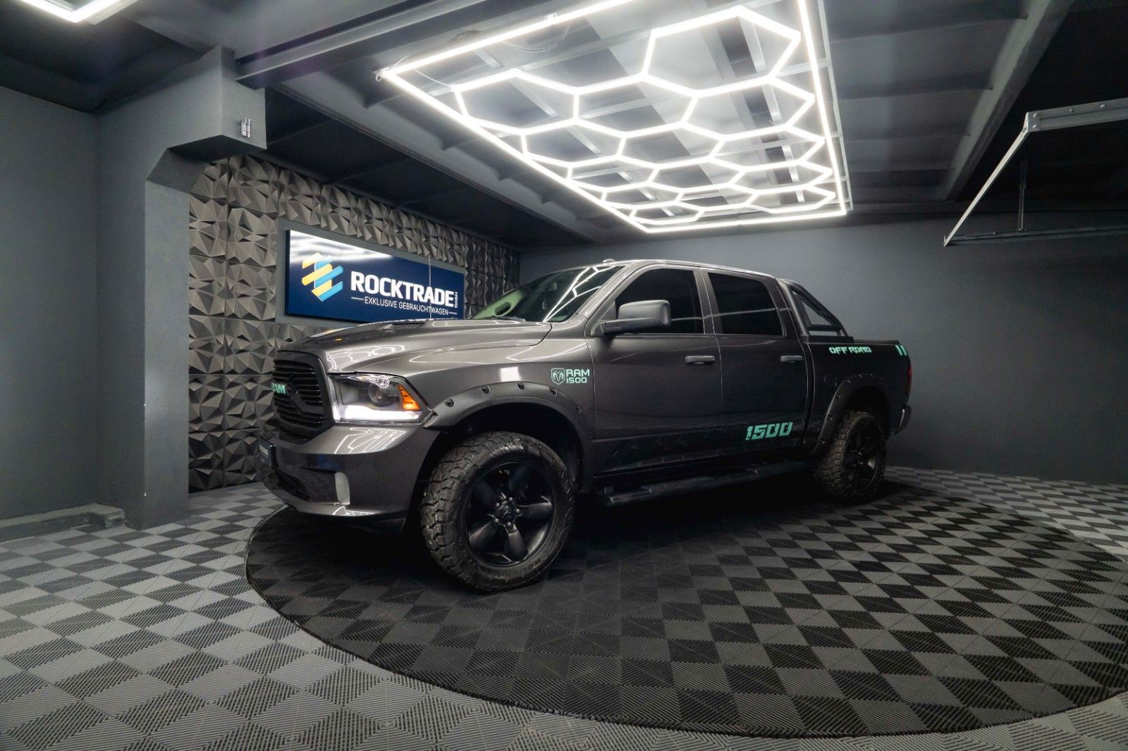 Fahrzeugabbildung Dodge RAM 5.7 V8 HEMI 4x4 OFFROAD Night-Paket *LED*