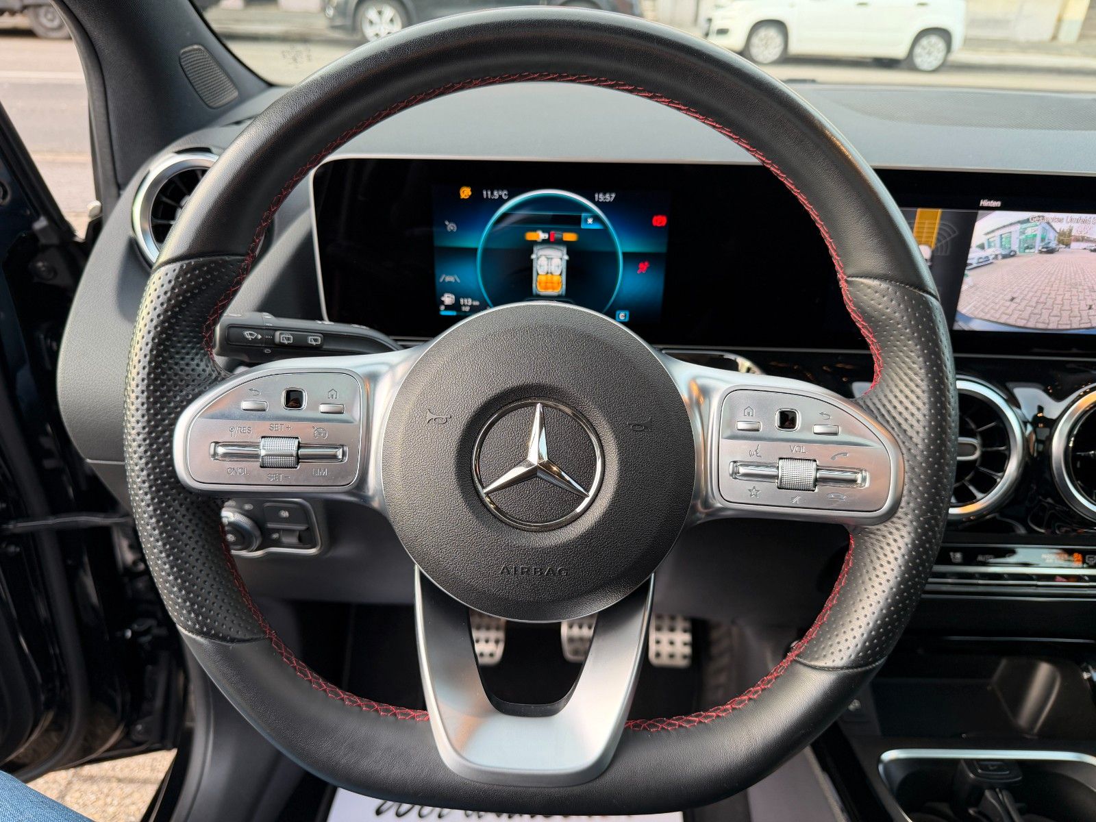 Fahrzeugabbildung Mercedes-Benz B 180 AMG LINE PANO NAVI KAMERA MBUX LED AHK