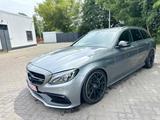 Mercedes-Benz C 63 AMG Apple CarPlay! - Mercedes-Benz C 63 AMG bis 25.000 Euro