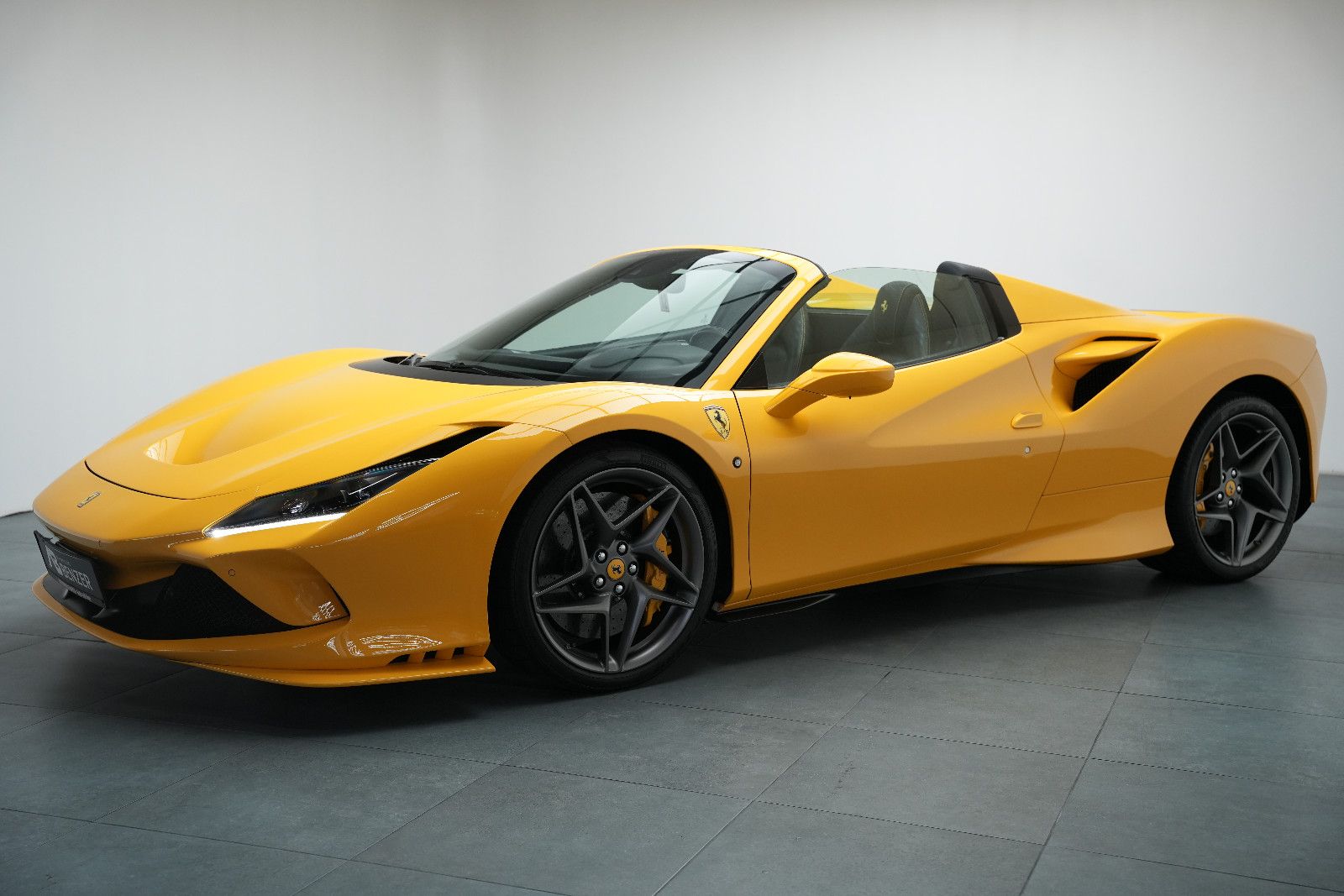 Fahrzeugabbildung Ferrari F8 Spider Giallo Modena *Lift*Carbon*Kamera*