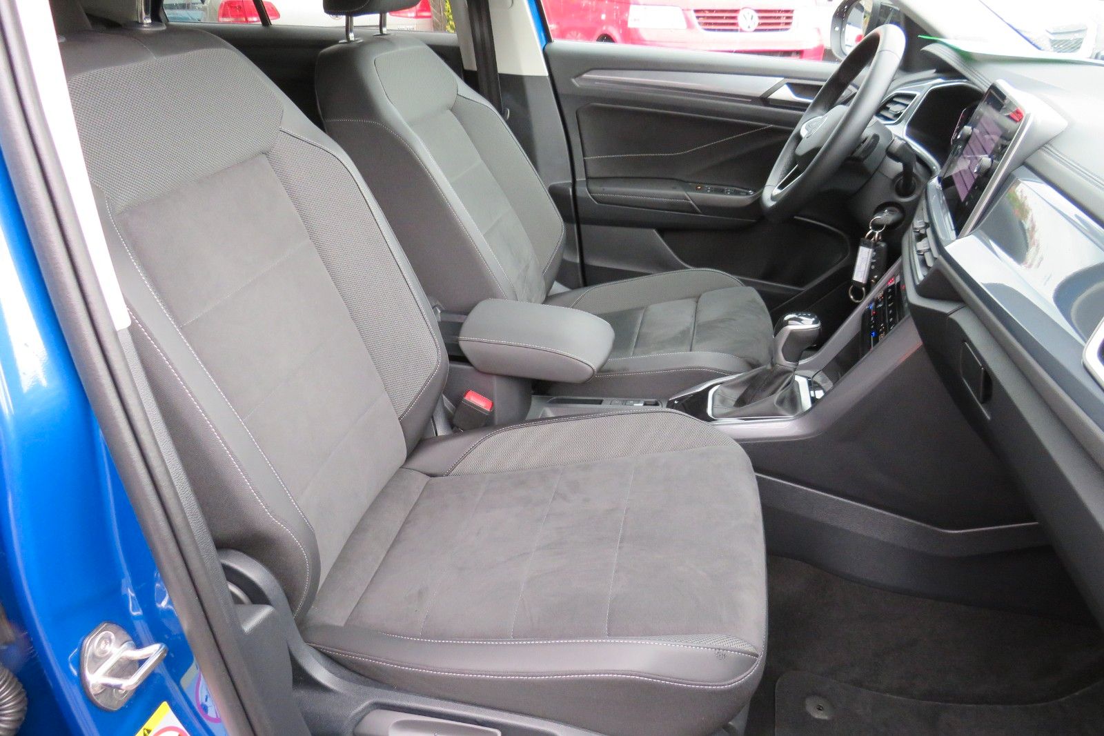 Fahrzeugabbildung Volkswagen T-Roc Style ACC APP MASSAGE SITZH. 17`KAMERA 1.H