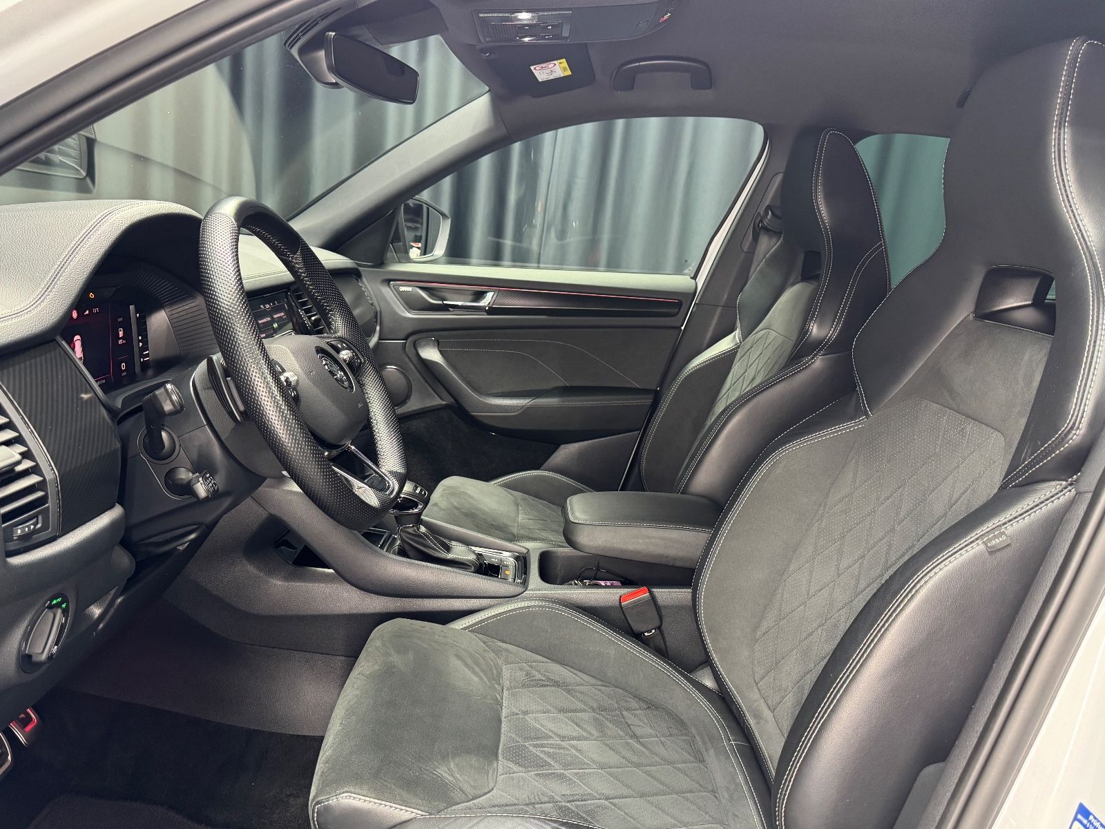 Fahrzeugabbildung SKODA Kodiaq Sportline 4x4|DSG|7-SITZER|AHK|ACC