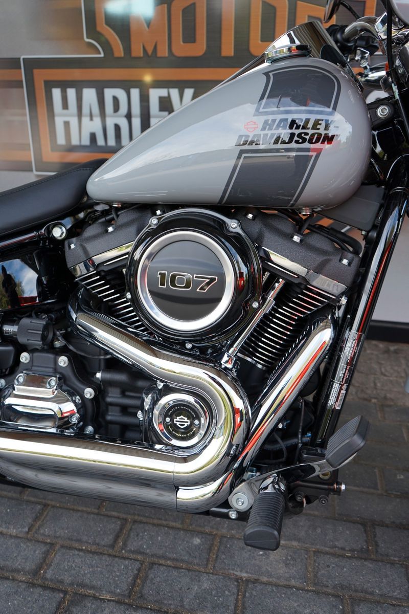 Fahrzeugabbildung Harley-Davidson Softail Sport Glide 107 Sofort Verfügbar 2024