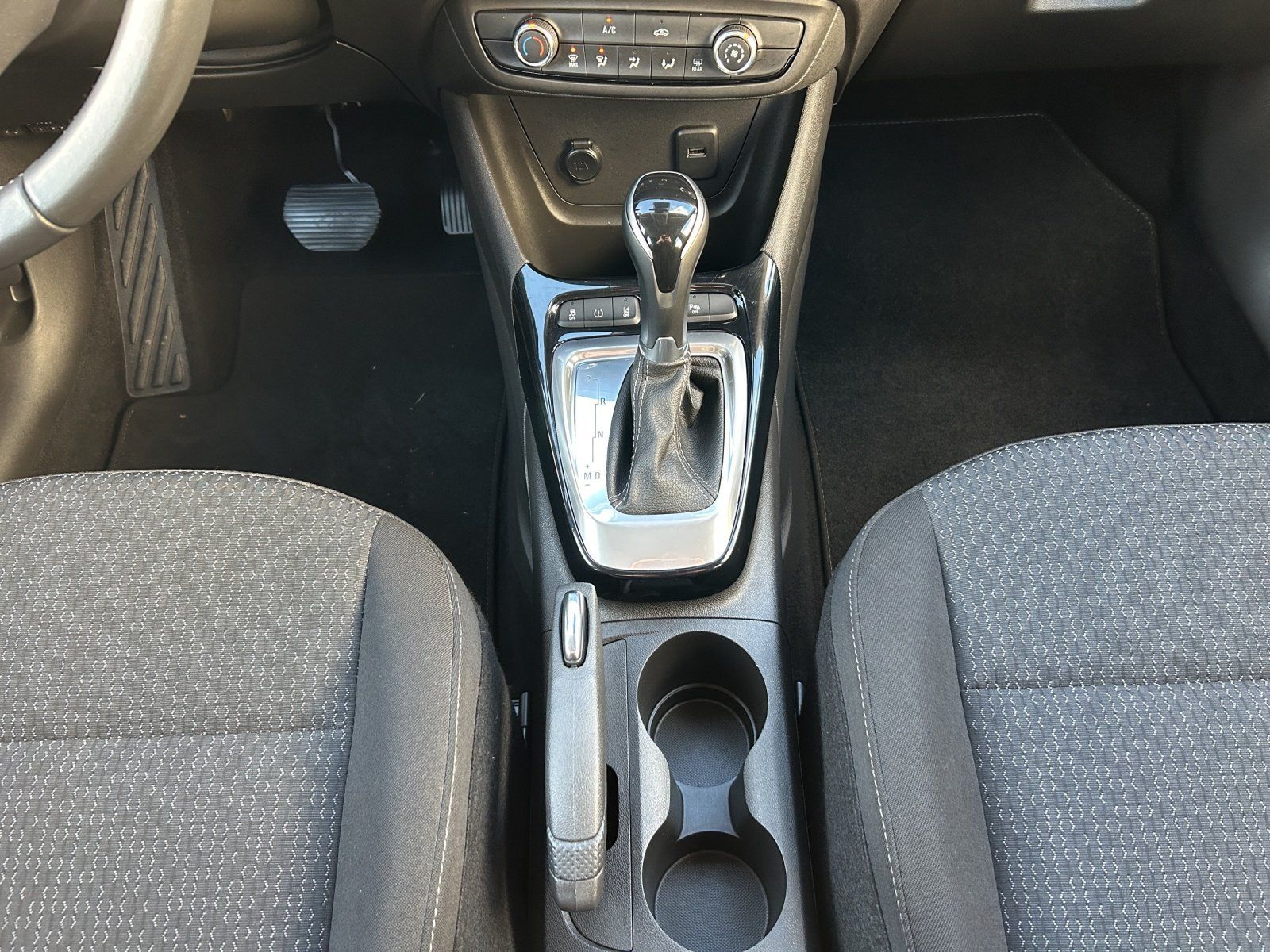 Fahrzeugabbildung Opel Crossland 1.2 Turbo Edition Aut./AHK/SHZ/KAMERA/
