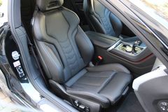 BMW M850 i xDrive Coupe / B&W / M FAHRWERK / LASER BMW M850 i xDrive Coupe / B&W / M FAHRWERK / LASER