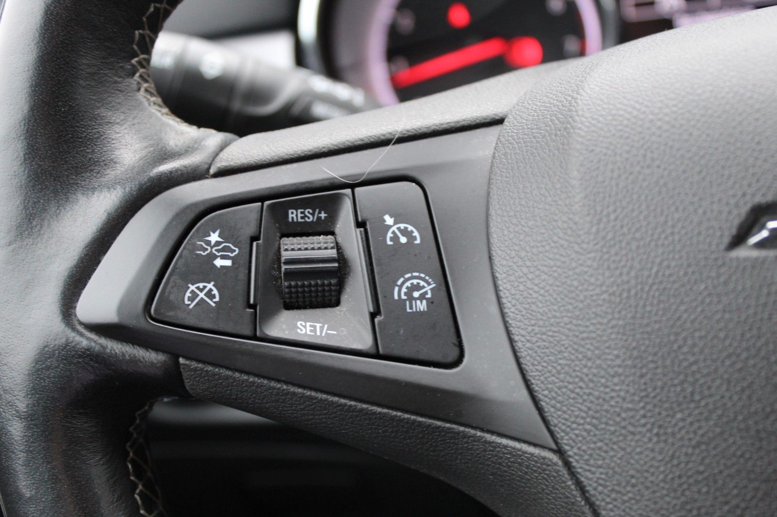 Fahrzeugabbildung Opel Astra K Sports Tourer 120 Jahre Navi*Intellilux