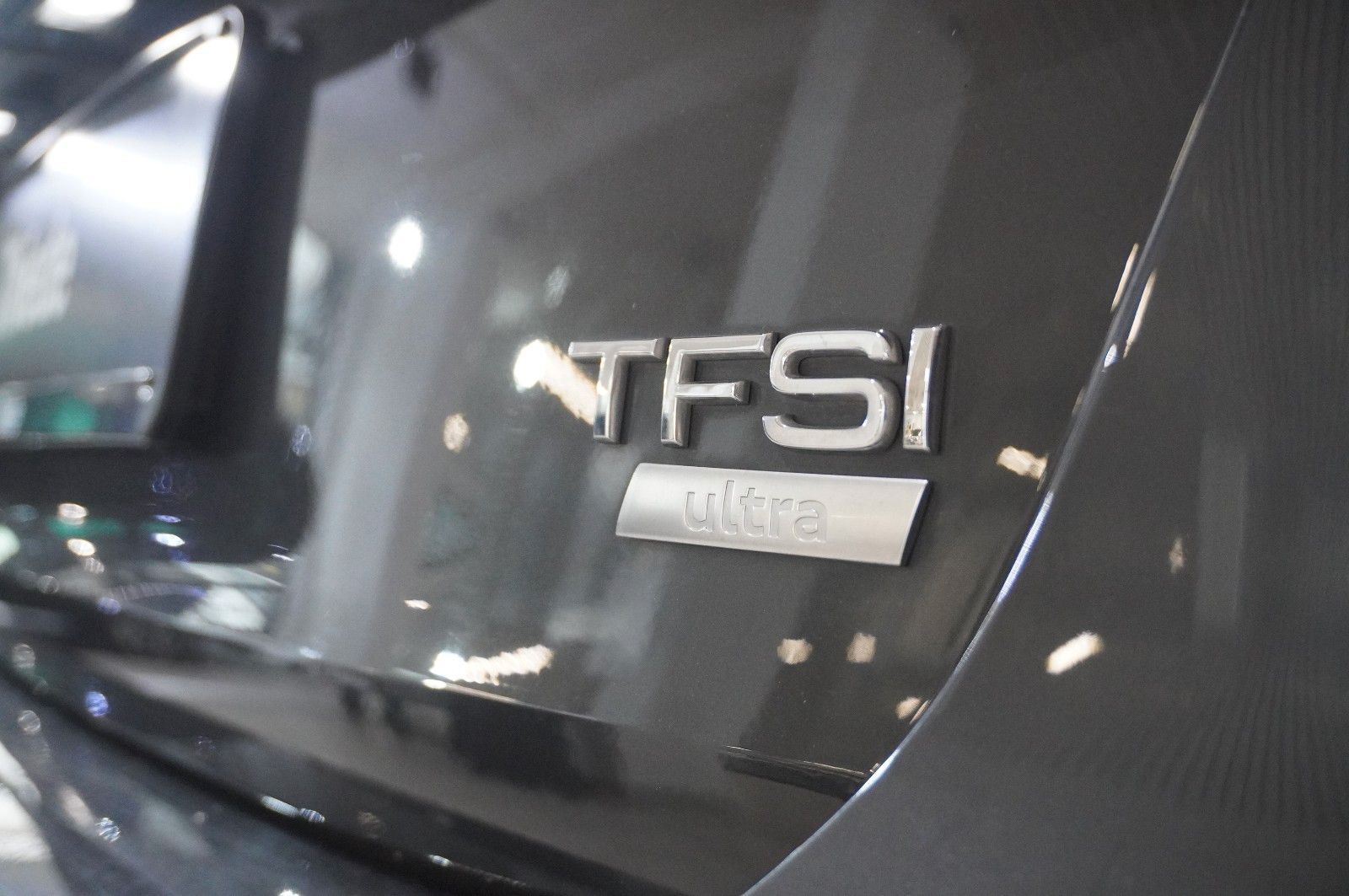 Fahrzeugabbildung Audi A4 Avant 2.0 TFSI ULTRA SPORT NAVI/LED/SHZ/PDC