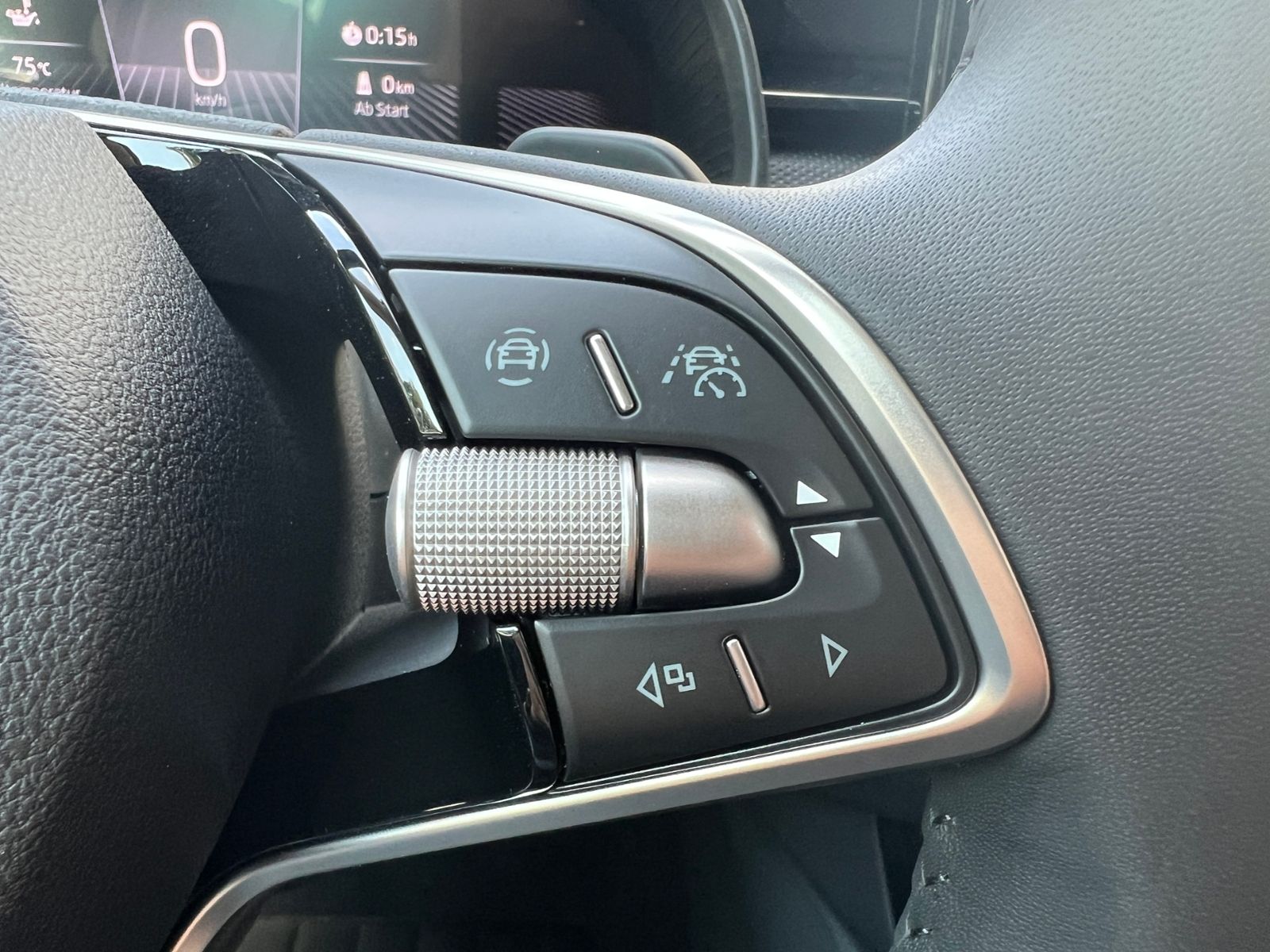 Fahrzeugabbildung SKODA Kamiq Selection 1.0 TSI DSG *AHK, ACC, LED, Kame