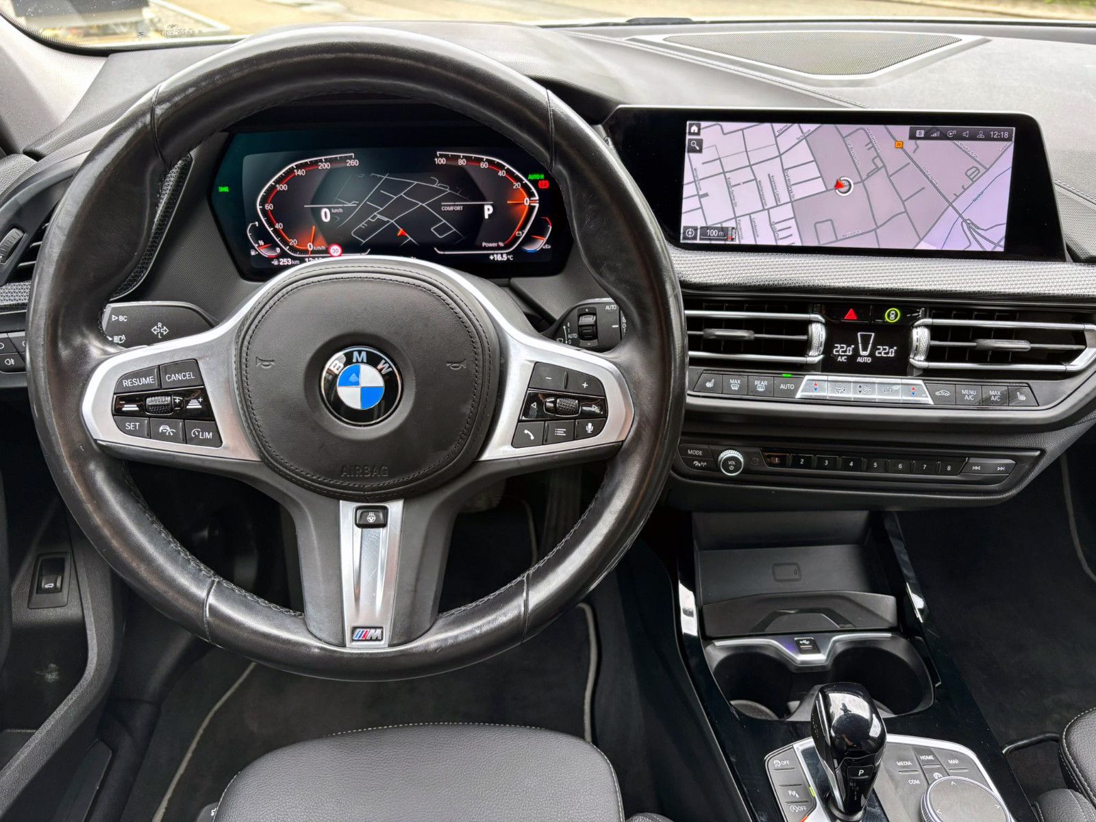 Fahrzeugabbildung BMW 118i Sport Line Steptr. ACC NAVI LED KAM PDC HUD