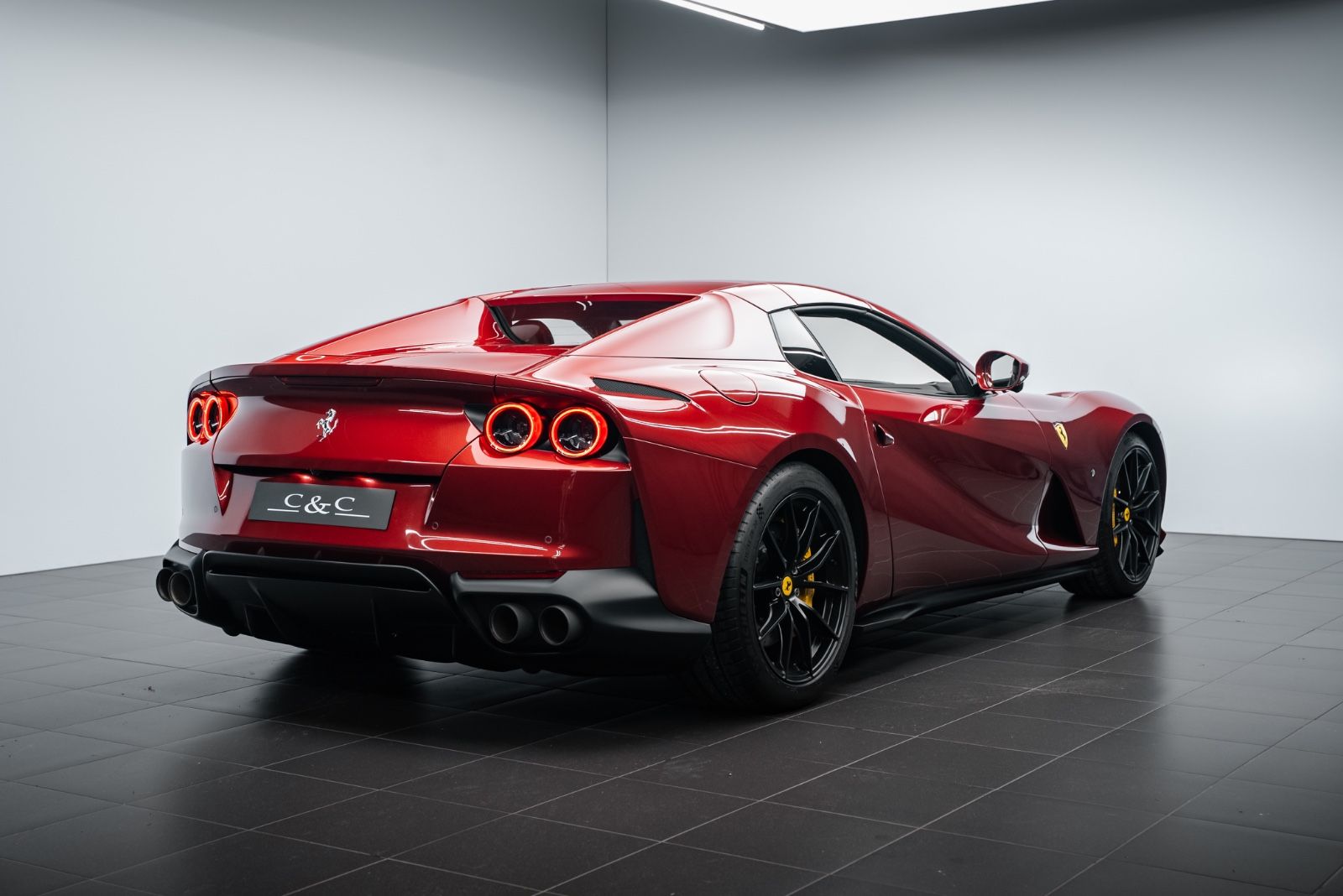 Fahrzeugabbildung Ferrari 812 GTS LIFT/SURROUND/CARBON/HISTORICAL COLOUR