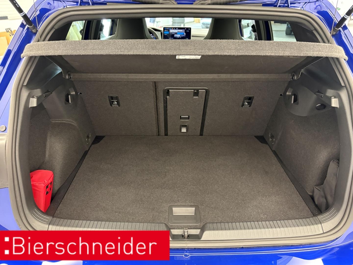 Volkswagen Golf 8 1.5 eTSI DSG R-Line IQ-LIGHT DIGITAL PRO, миниатюра 15
