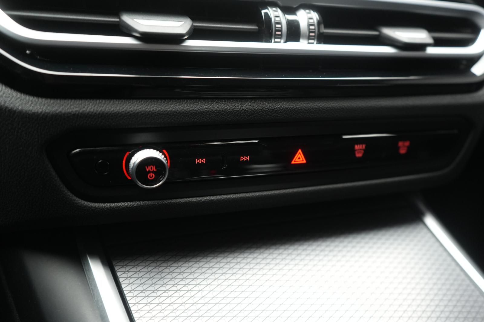BMW 320 i Touring M Sport ACC/Kamera/Wide/LED foto 17