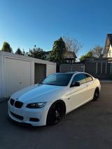 BMW e92 325xi N53 M-Paket Performance Logi... - gebrauchte BMW 325 aus dem Jahr 2009