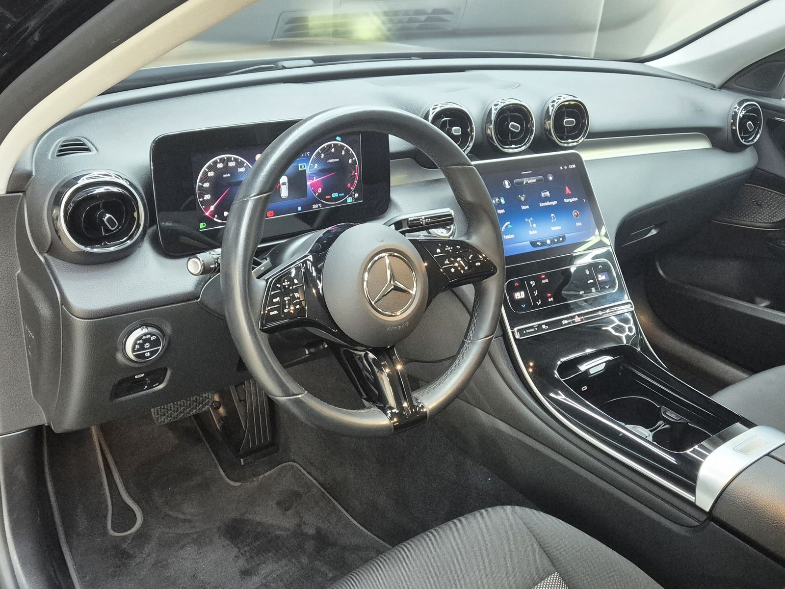 Fahrzeugabbildung Mercedes-Benz C 180 T CGI 9G NAVI+LED+SHZ+KAMERA+TEMP+DAB+LM