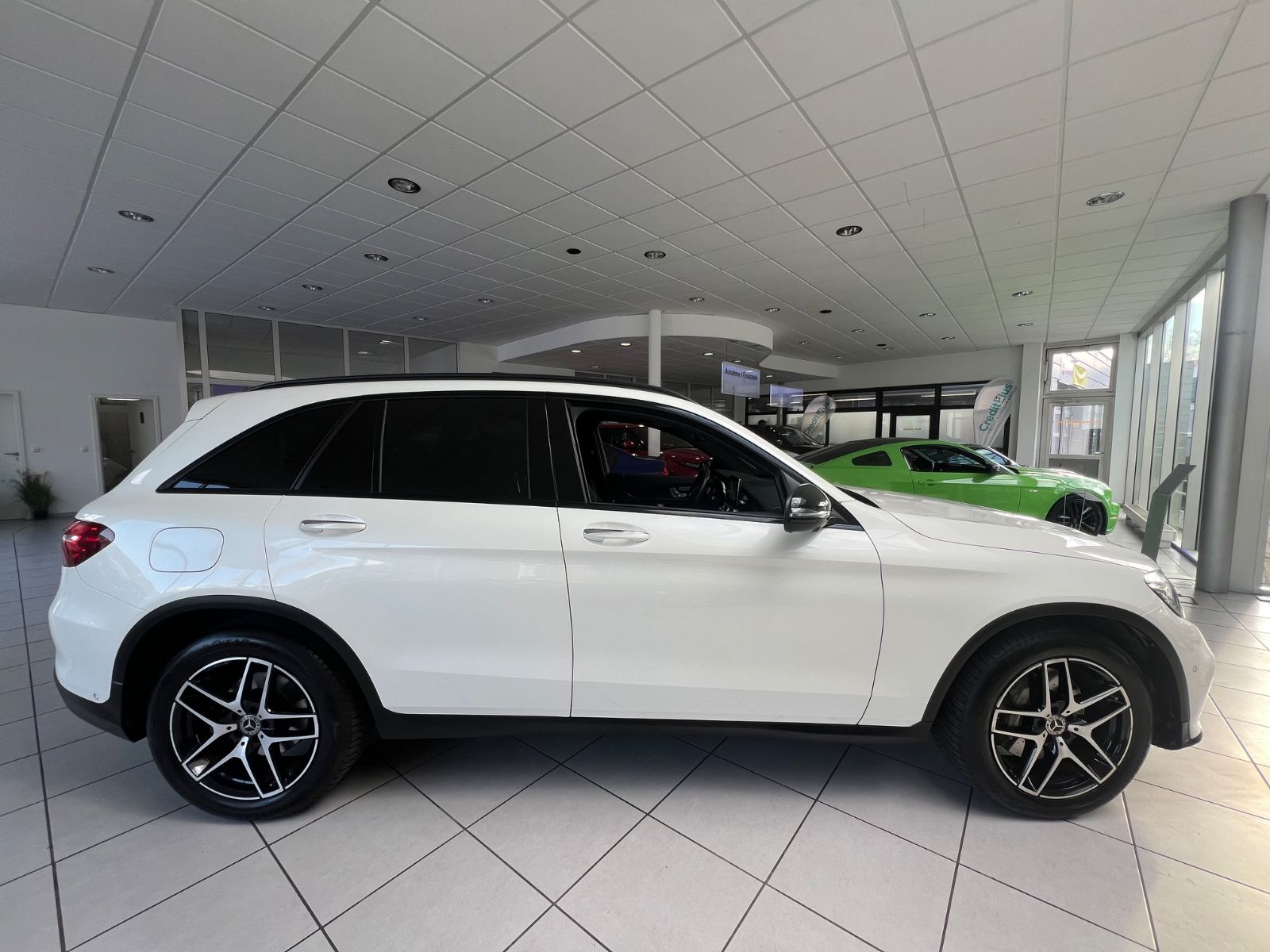 Fahrzeugabbildung Mercedes-Benz GLC 350 d 4Matic AMG LINE *PANORAMADACH*