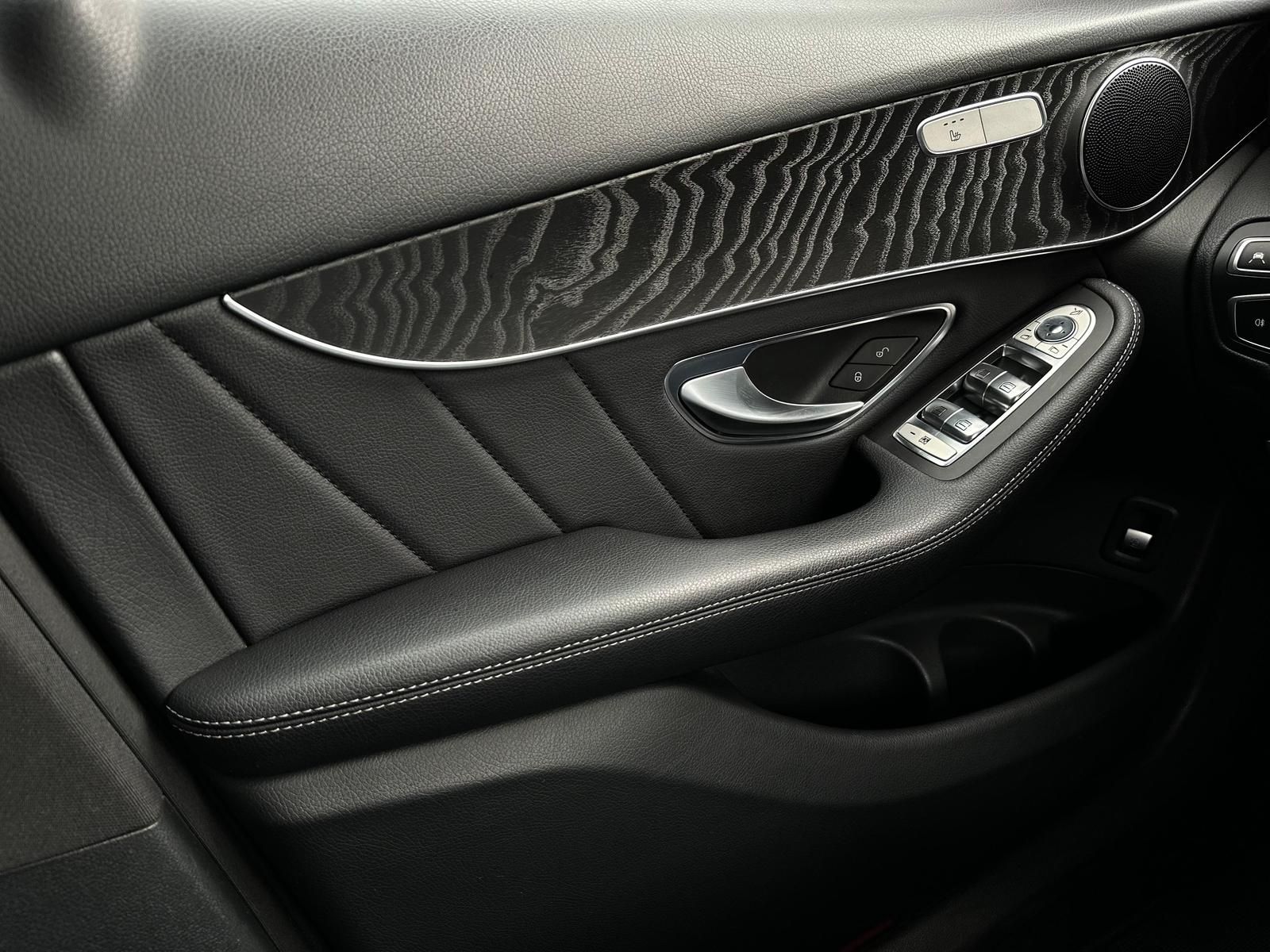 MERCEDES-BENZ GLC 300 AMG 4MATIC* LED#AHK#TEMPO#SPUR#NAVI#SHZ - Image 17