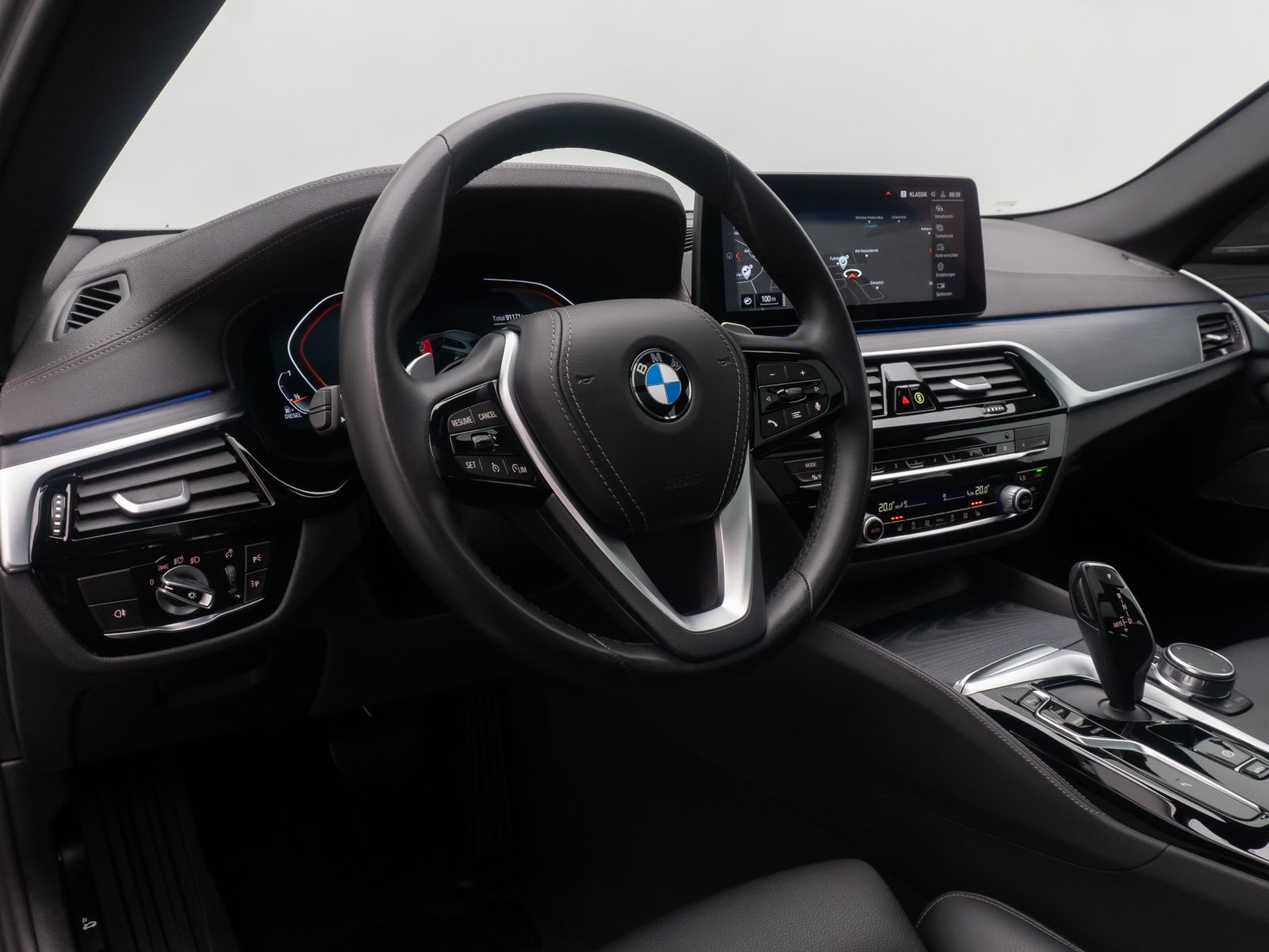 Fahrzeugabbildung BMW 530d xD Luxury Line HUD DAB AHK Panorama H/K 19"
